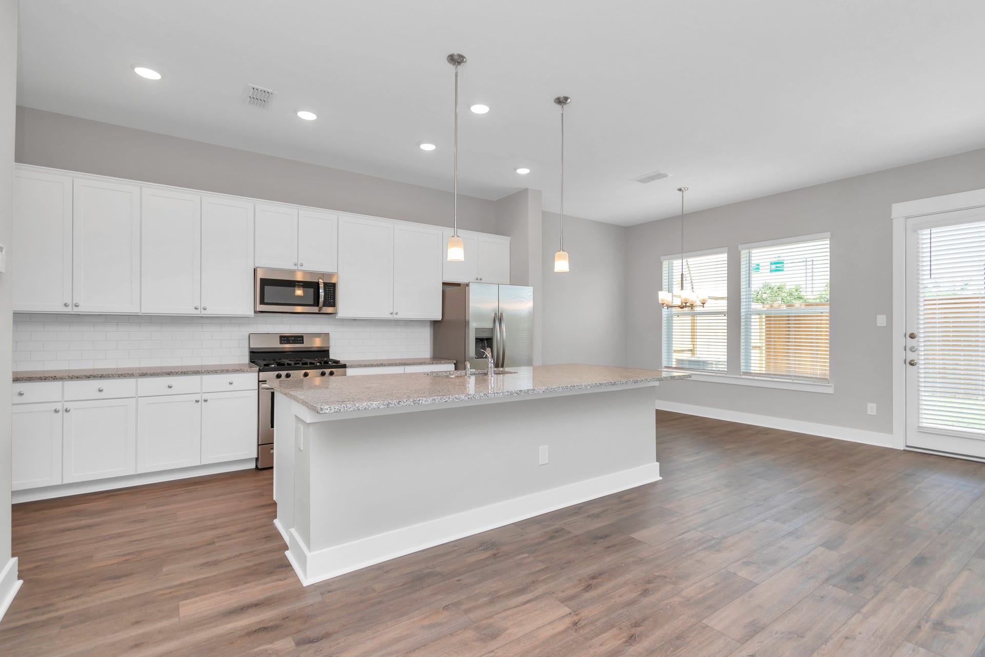 Stylish Island Kitchens with Open Concept Floor Plans.