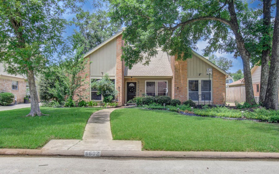 Property photo for 6602 Castle Lane Drive, Houston, TX