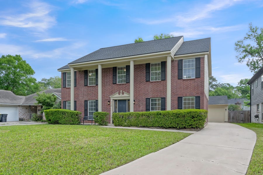Property photo for 114 Regency Way, Conroe, TX