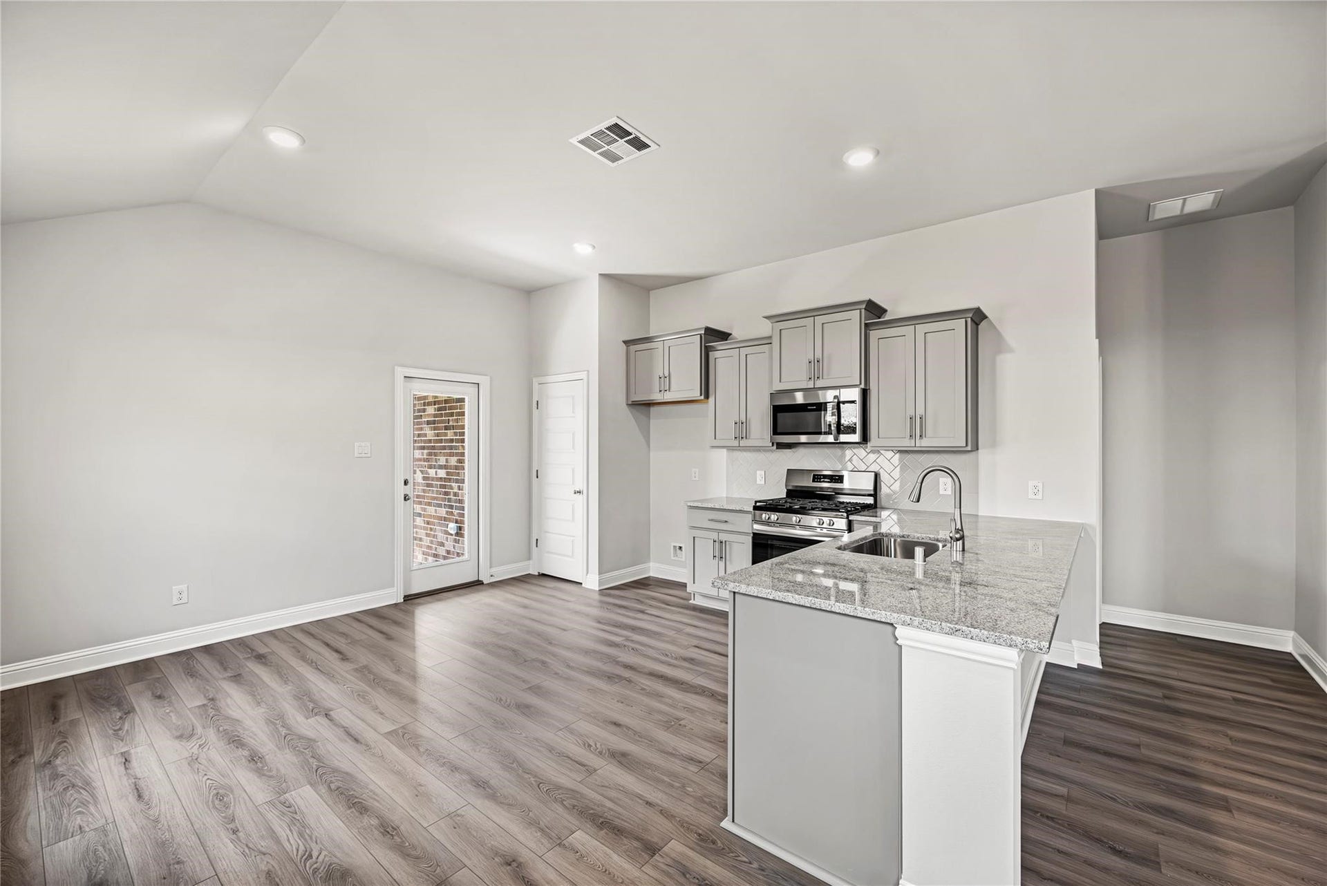 4402 W Bayou Maison Circle, Dickinson, TX 77539 4402 W Bayou Maison Circle, Dickinson, TX 77539