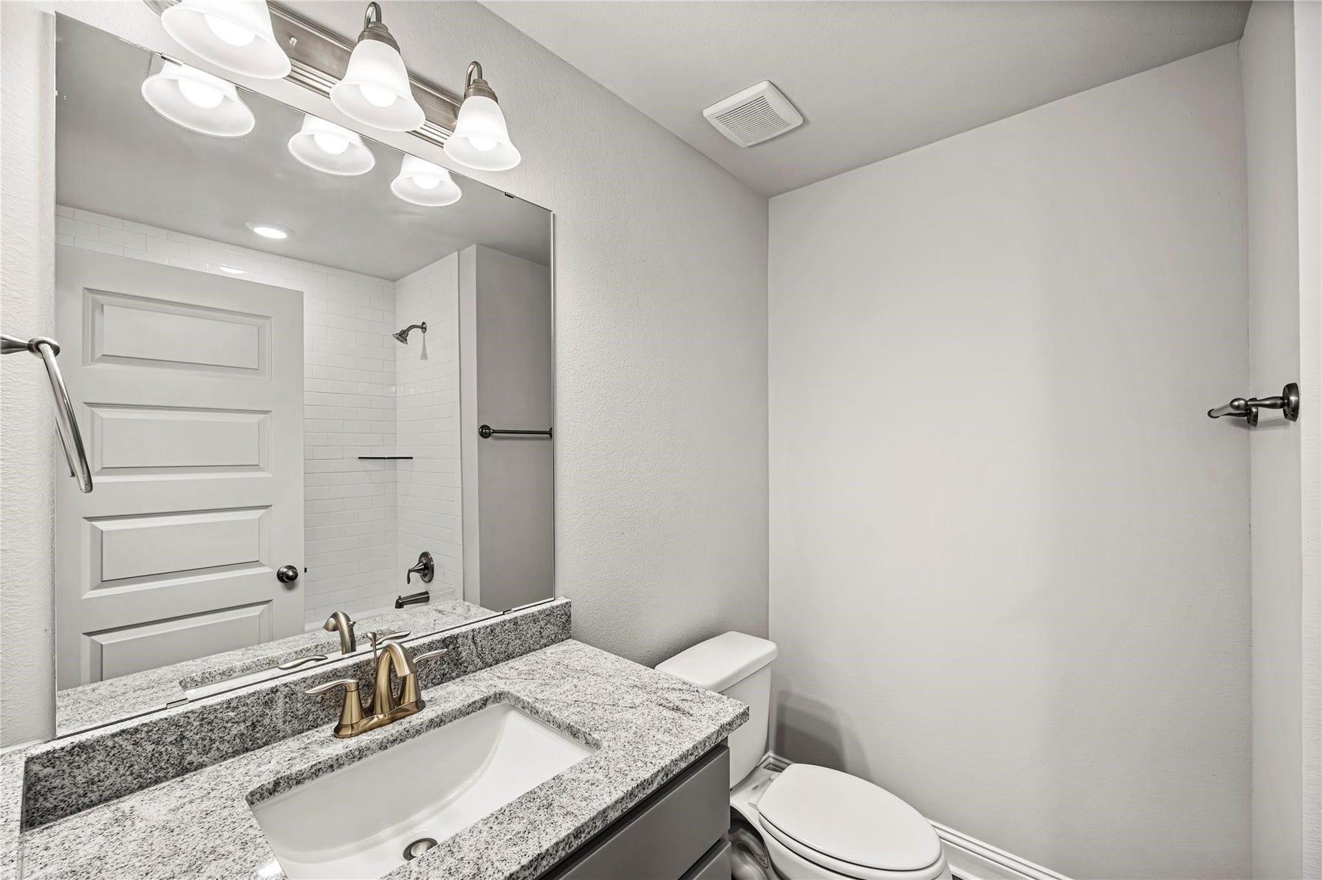 4402 W Bayou Maison Circle, Dickinson, TX 77539 4402 W Bayou Maison Circle, Dickinson, TX 77539