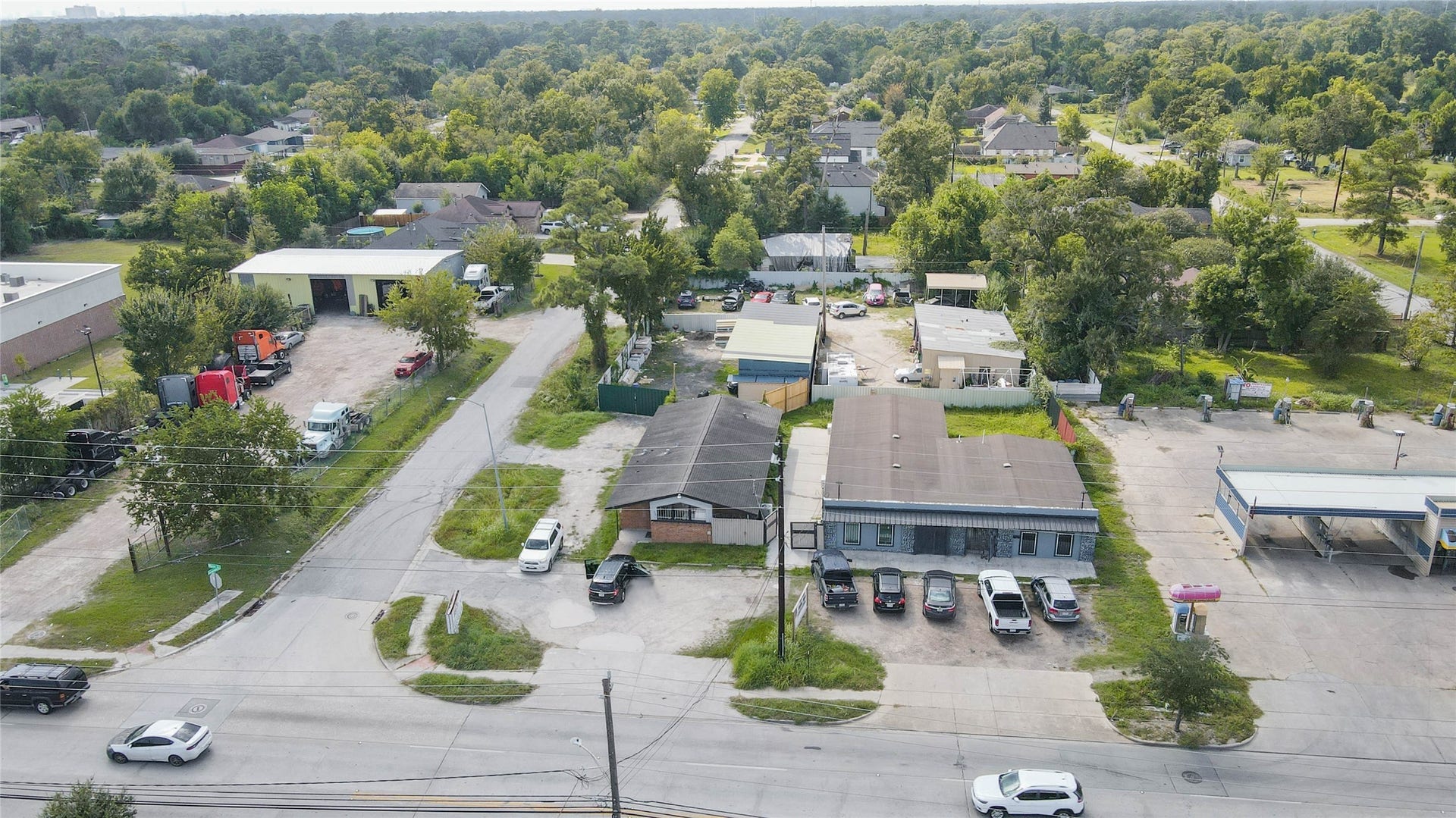 9205 Mesa Drive, Houston, TX 77028 9205 Mesa Drive, Houston, TX 77028