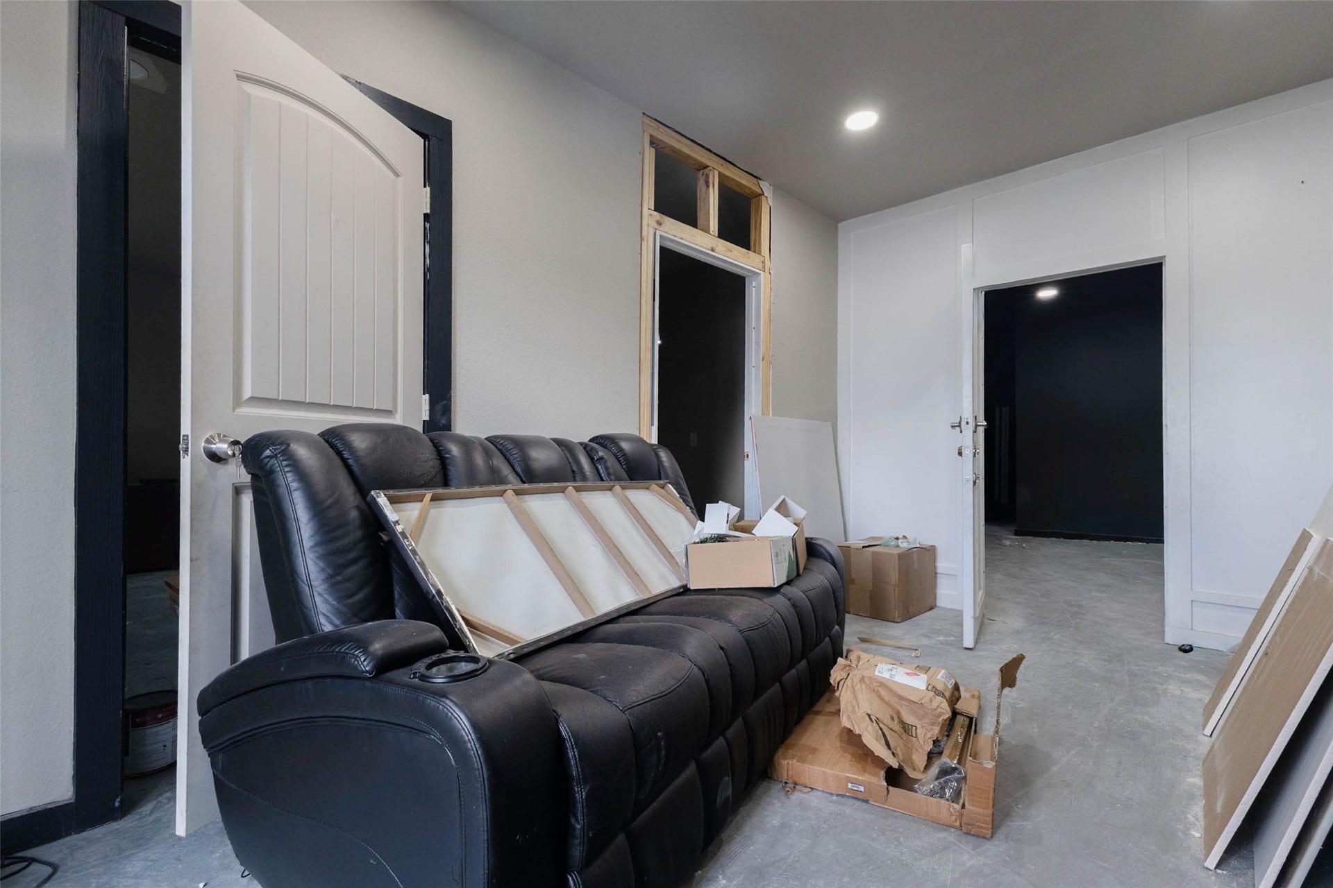 9205 Mesa Drive, Houston, TX 77028 9205 Mesa Drive, Houston, TX 77028