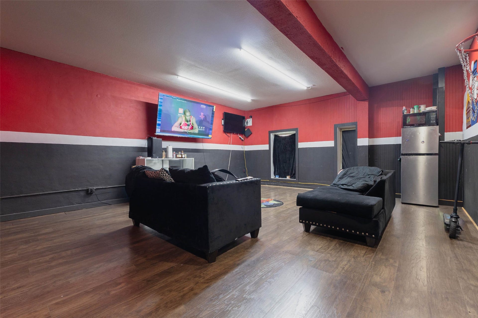 9205 Mesa Drive, Houston, TX 77028 9205 Mesa Drive, Houston, TX 77028