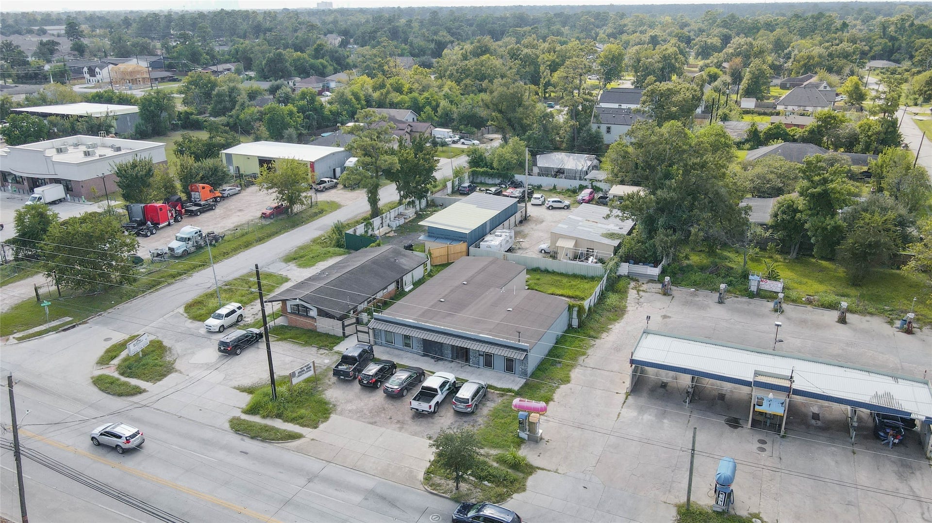 9205 Mesa Drive, Houston, TX 77028 9205 Mesa Drive, Houston, TX 77028
