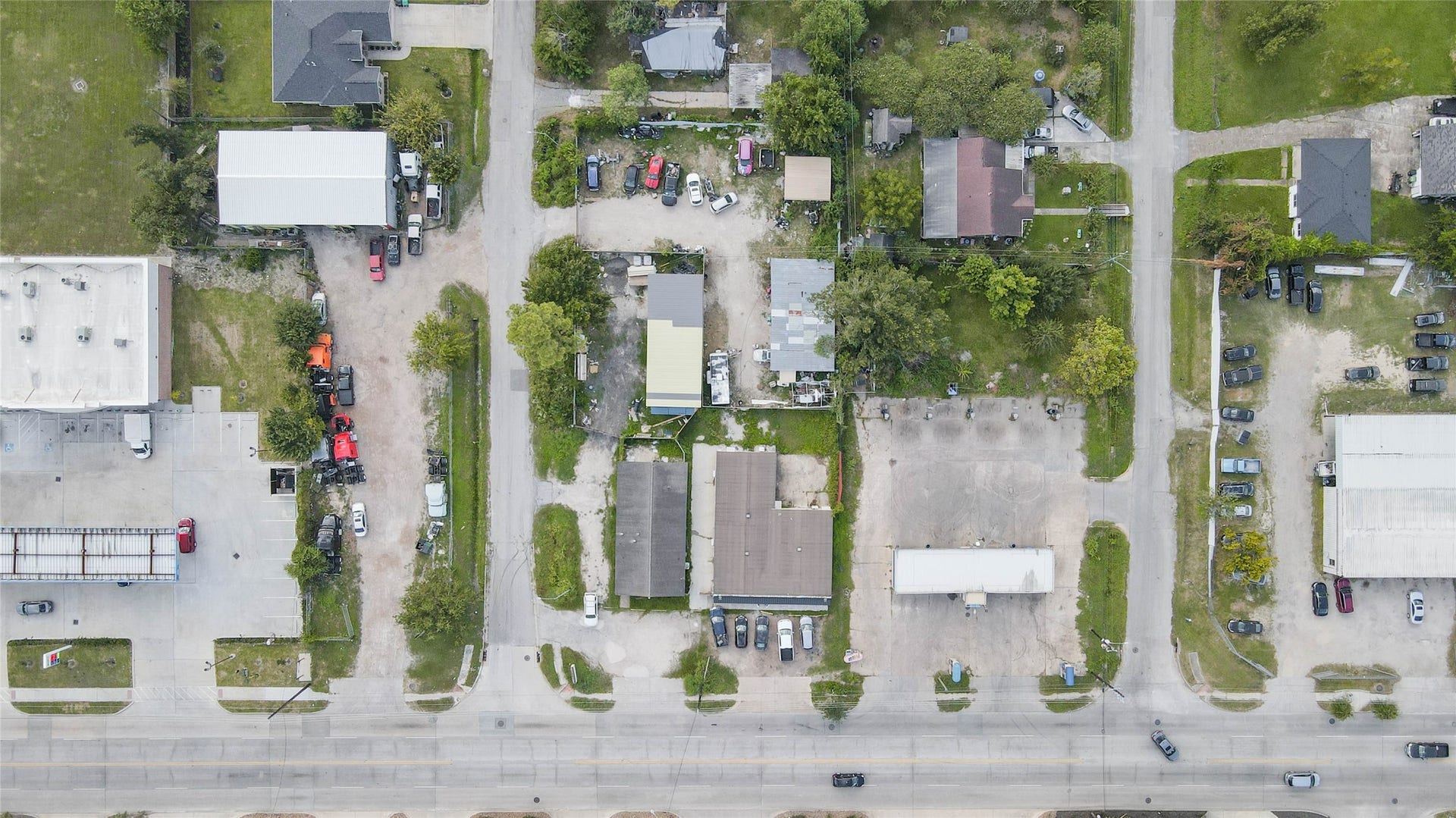 9205 Mesa Drive, Houston, TX 77028 9205 Mesa Drive, Houston, TX 77028