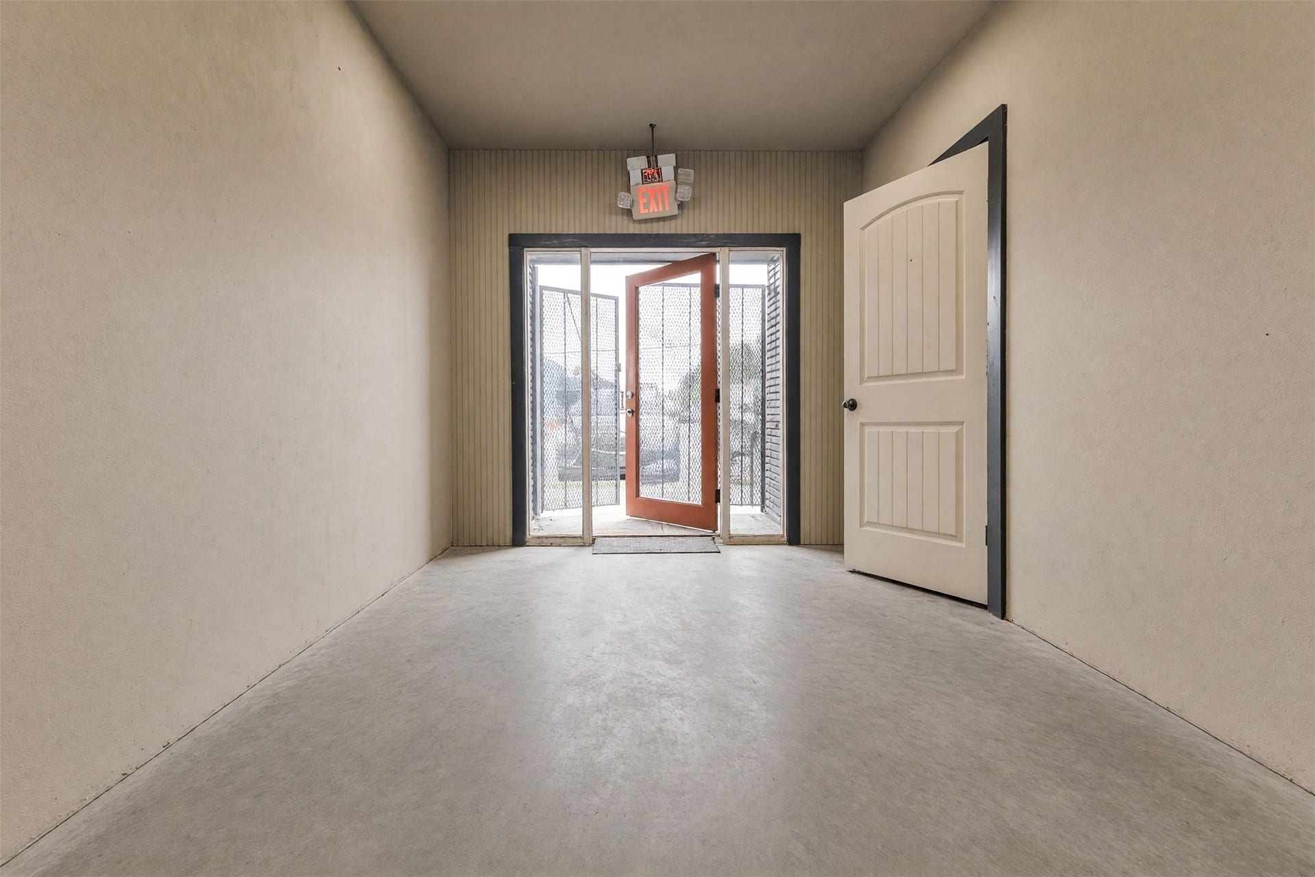 9205 Mesa Drive, Houston, TX 77028 9205 Mesa Drive, Houston, TX 77028