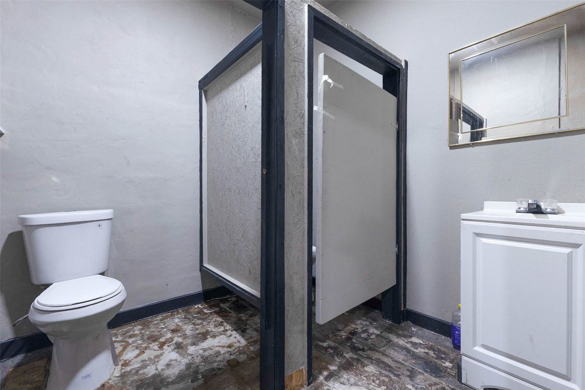 9205 Mesa Drive, Houston, TX 77028 9205 Mesa Drive, Houston, TX 77028