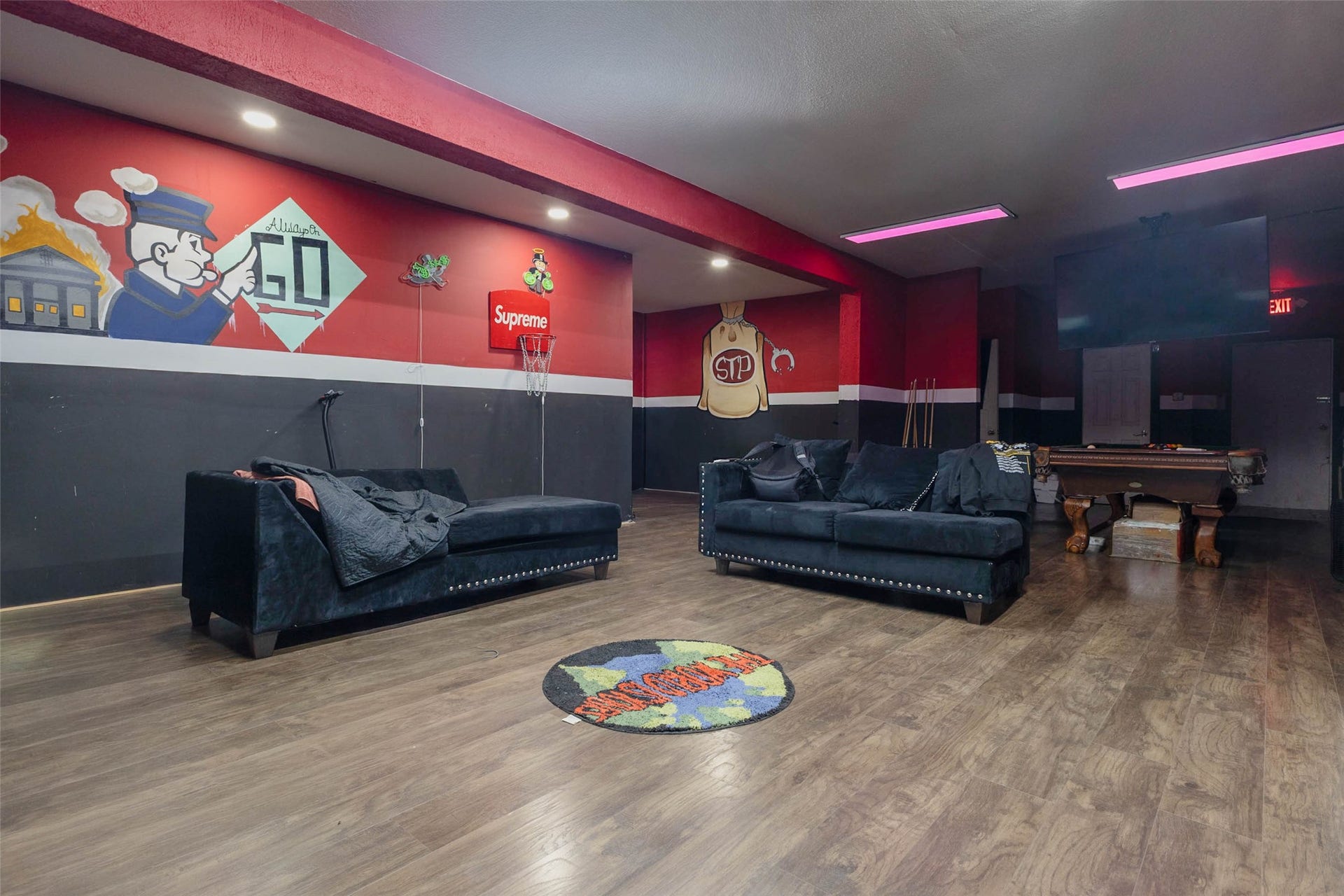 9205 Mesa Drive, Houston, TX 77028 9205 Mesa Drive, Houston, TX 77028