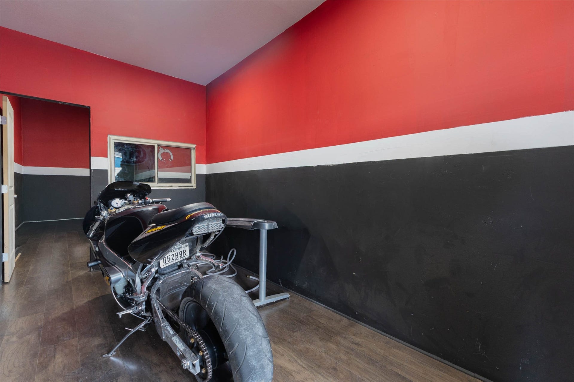 9205 Mesa Drive, Houston, TX 77028 9205 Mesa Drive, Houston, TX 77028