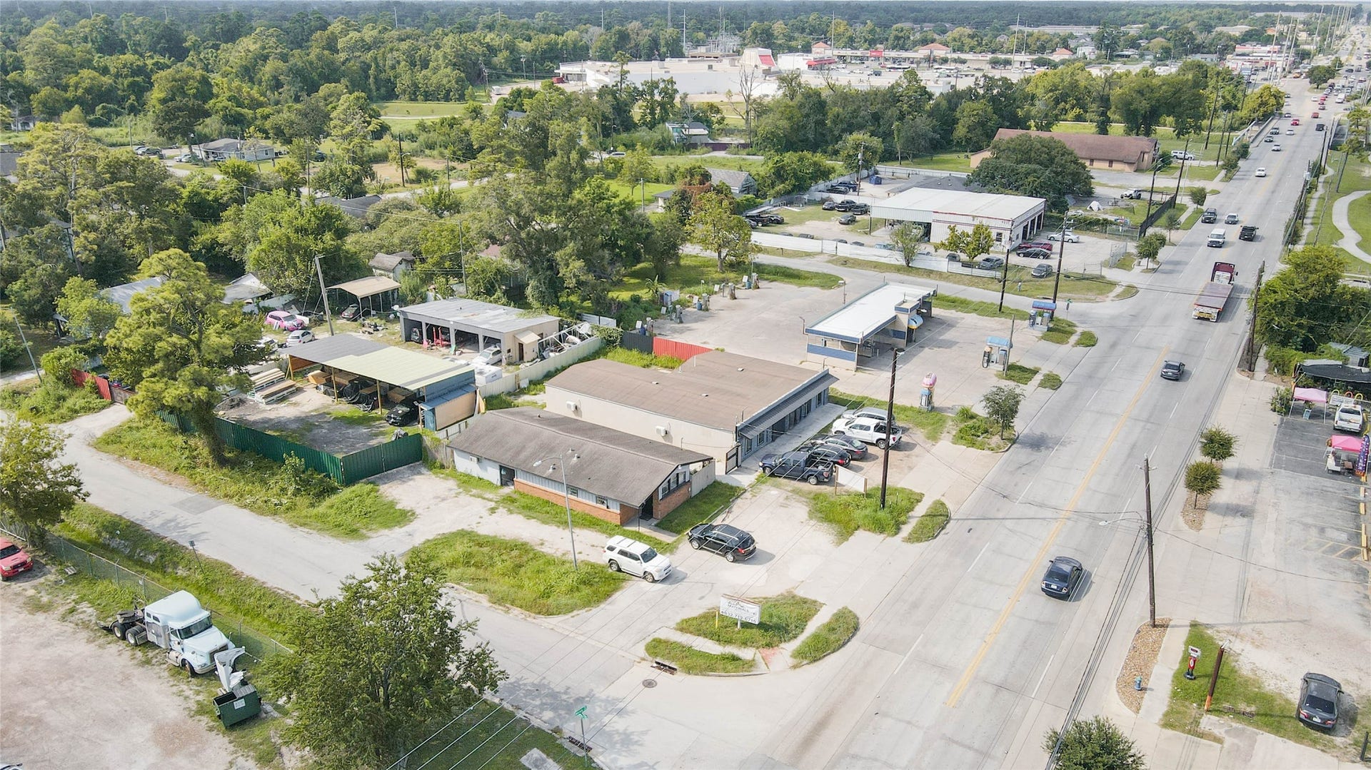 9205 Mesa Drive, Houston, TX 77028 9205 Mesa Drive, Houston, TX 77028