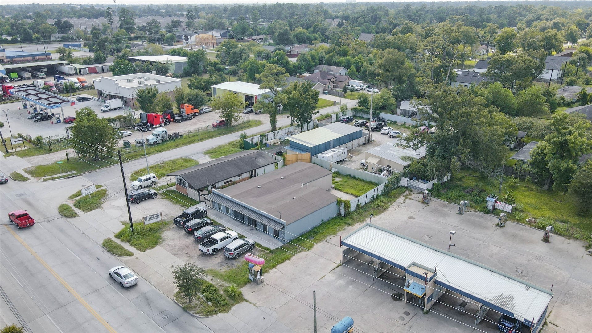 9205 Mesa Drive, Houston, TX 77028 9205 Mesa Drive, Houston, TX 77028