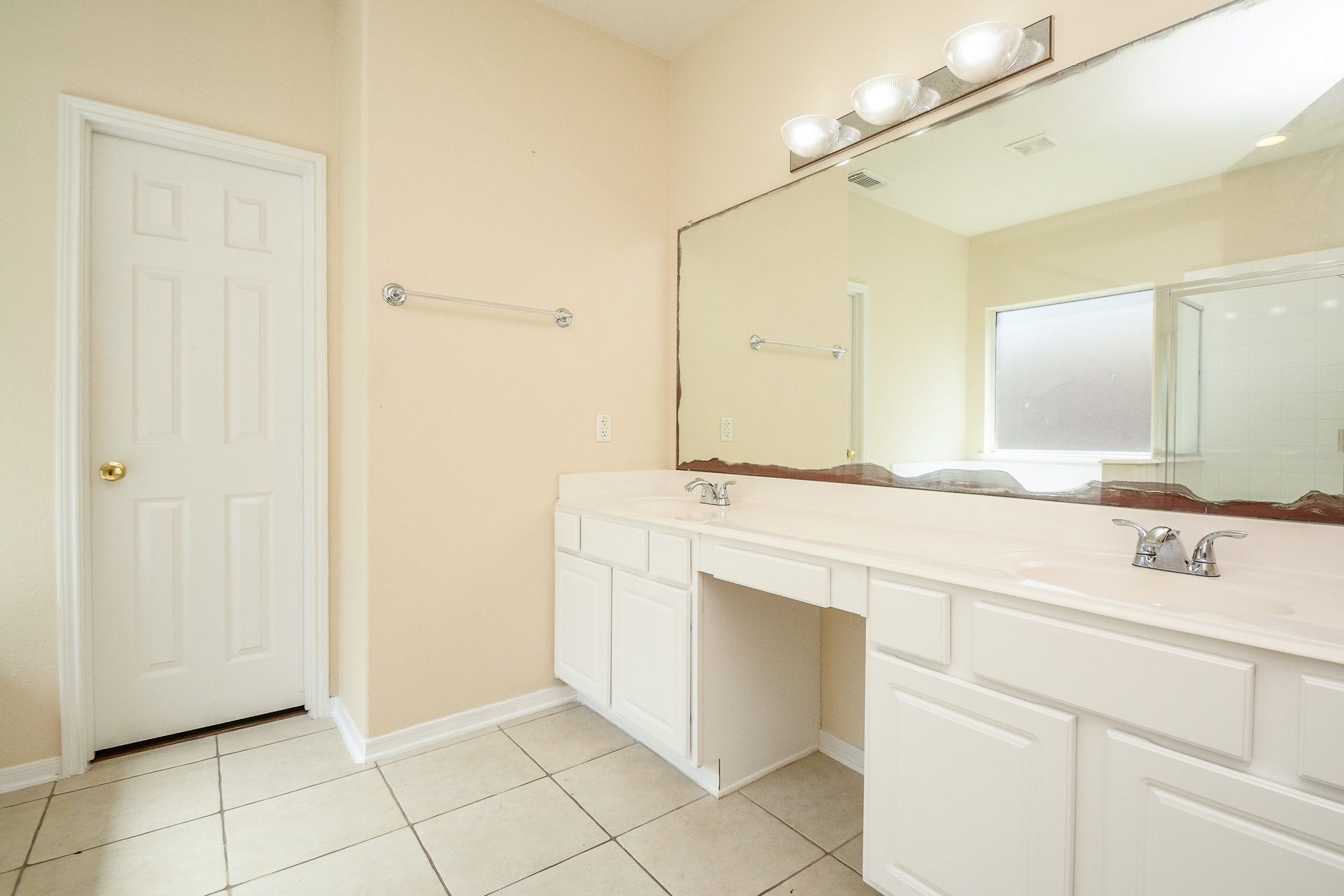 18507 Lodgepole Pine Street, Cypress, TX 77429 Primary en suite with double sinks and vanity/make up area- lots of cabinet storage and countertop space! Door leads to BIG walk in closet