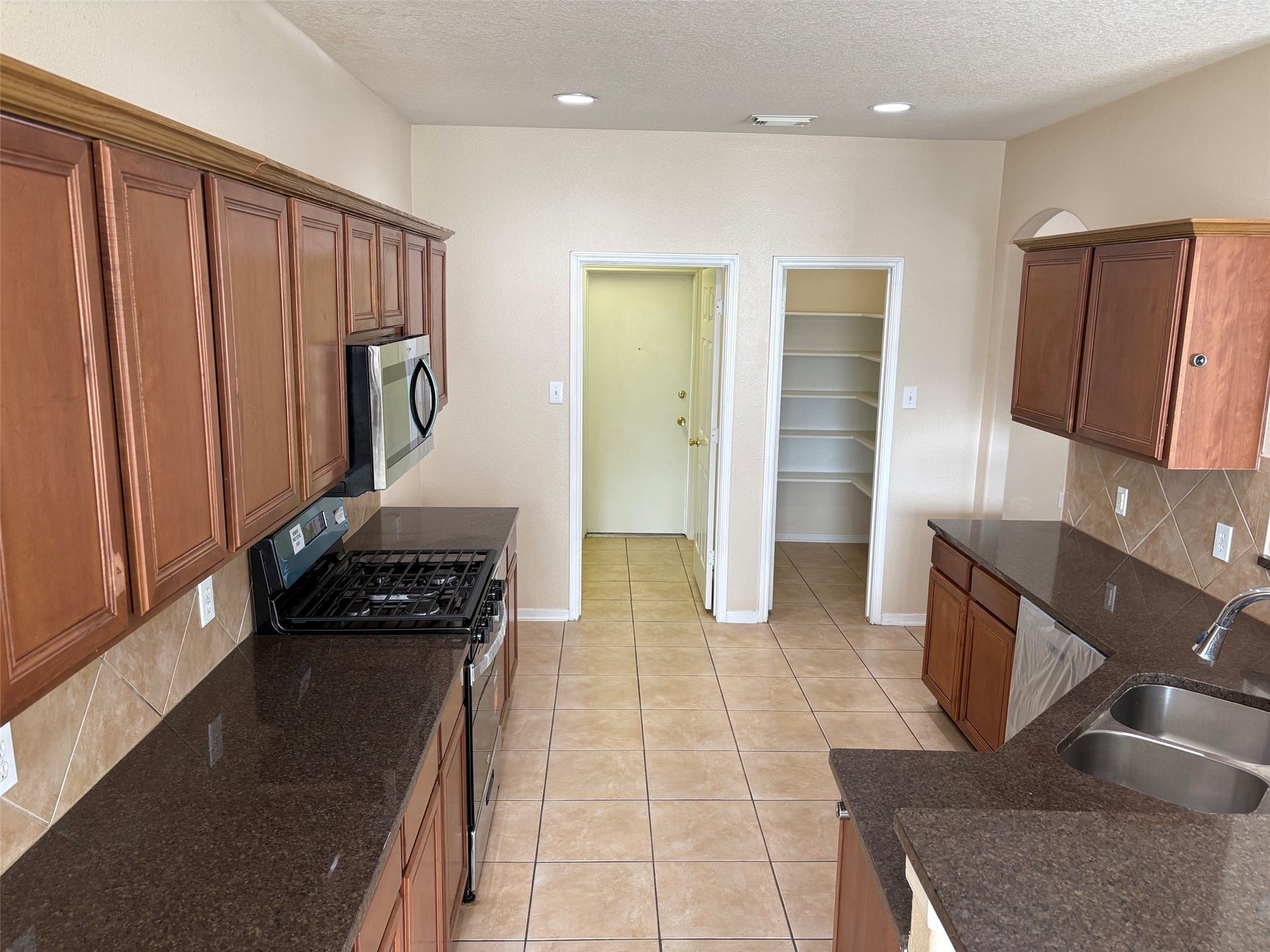 18507 Lodgepole Pine Street, Cypress, TX 77429 BIG walk in pantry