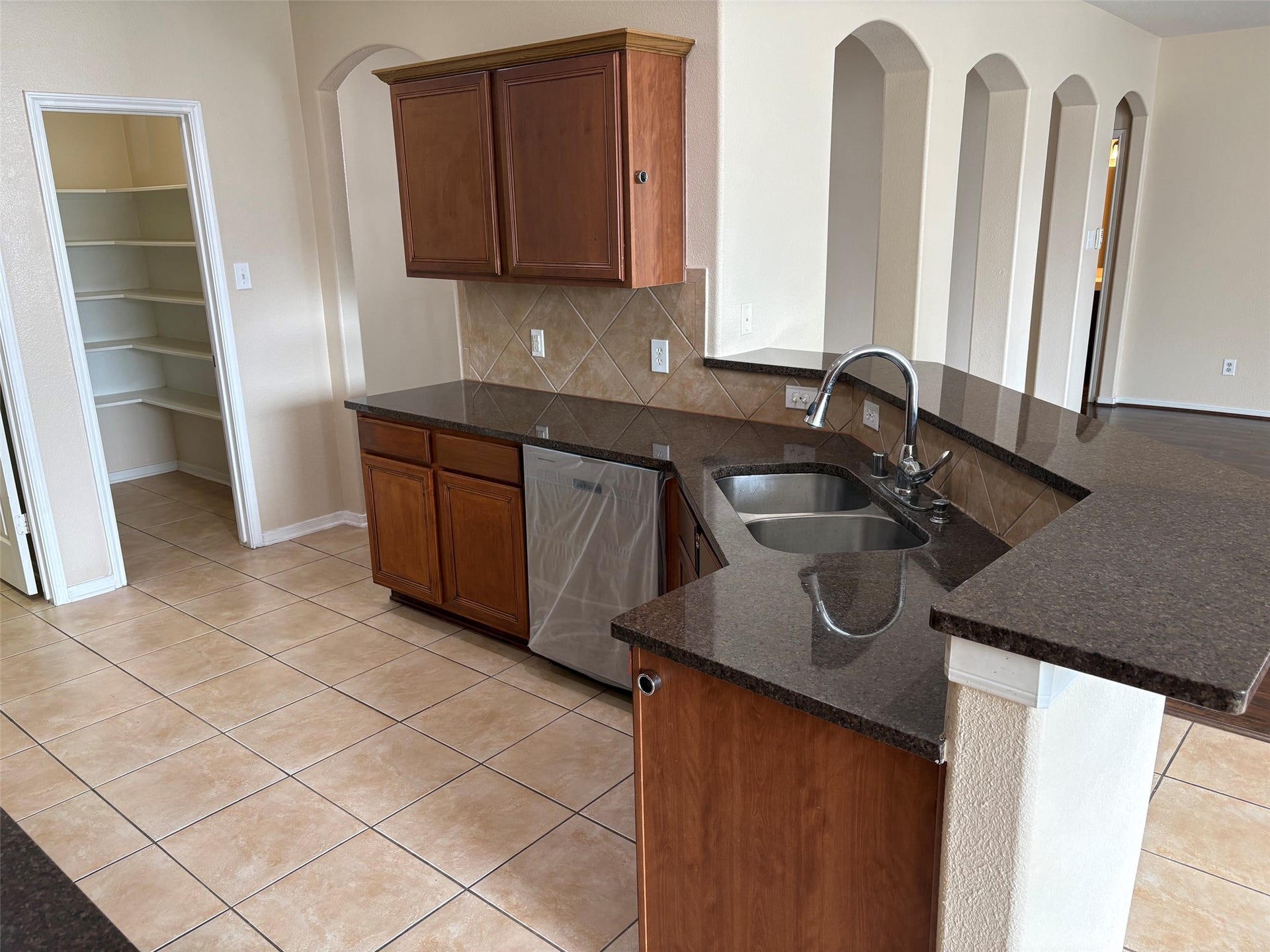 18507 Lodgepole Pine Street, Cypress, TX 77429 Breakfast bar area for extra seating- open to the family room
