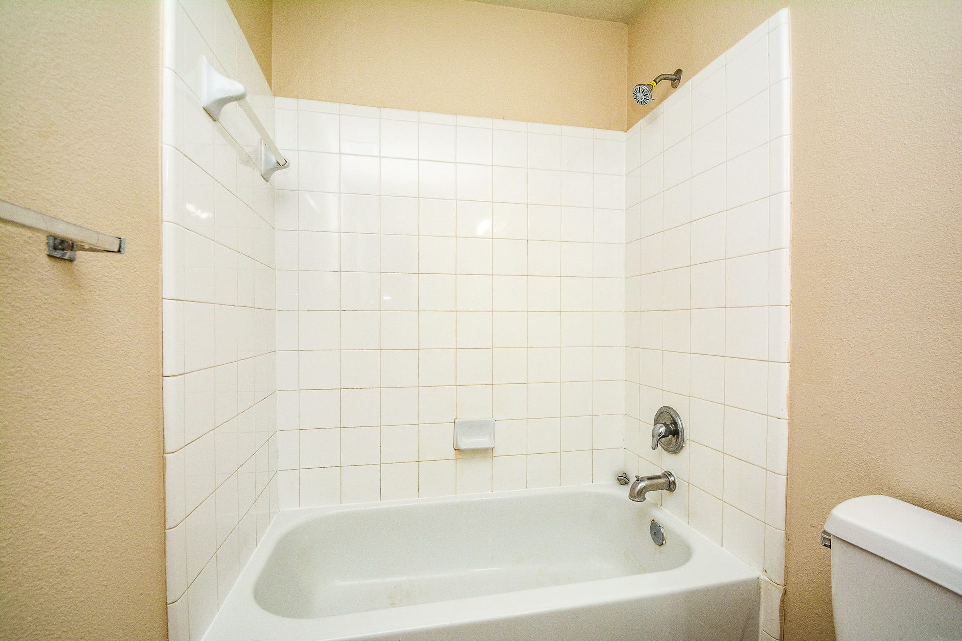 18507 Lodgepole Pine Street, Cypress, TX 77429 Upstairs full hall bath