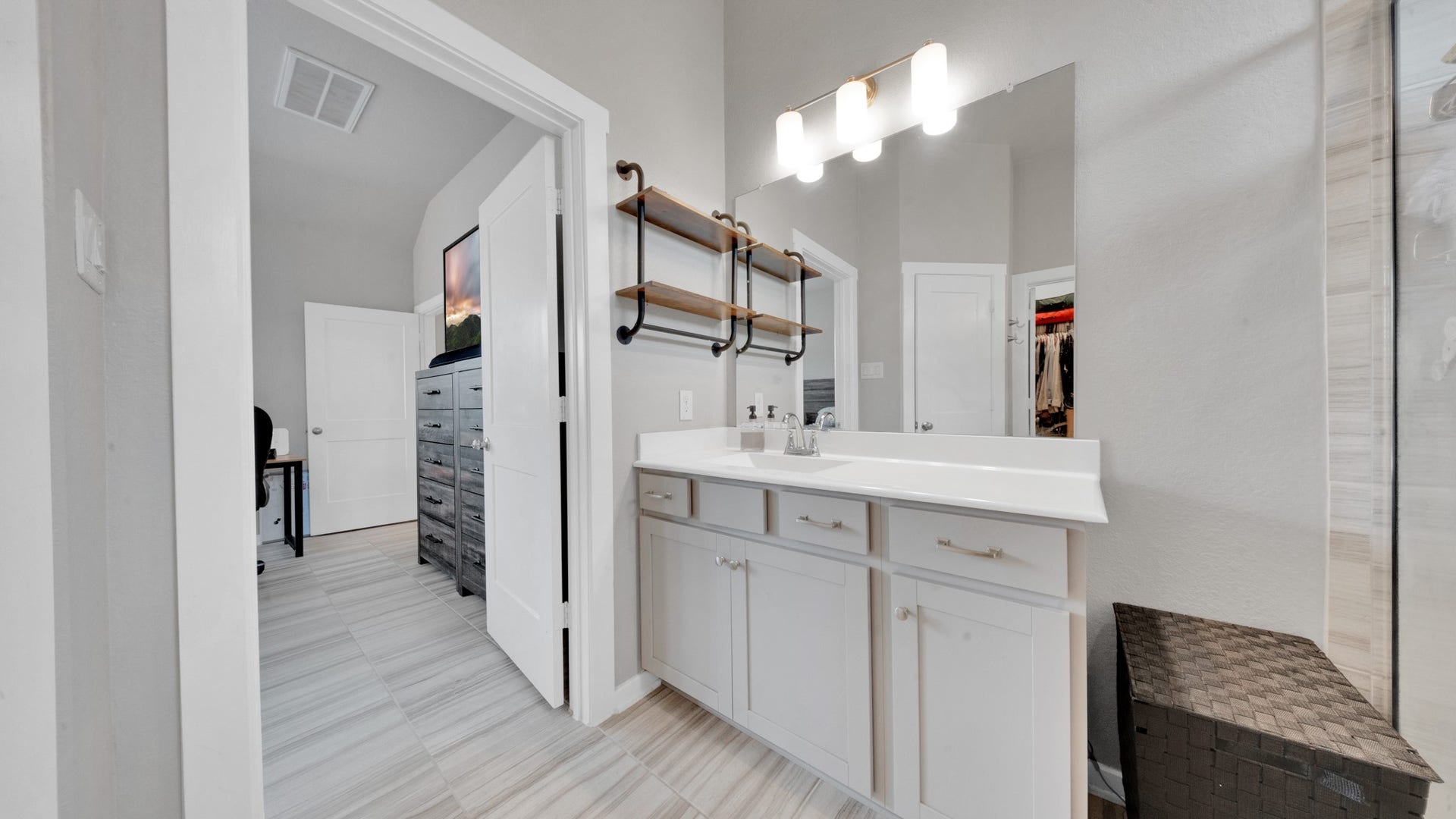 6123 Dovetail Cliff Court, Katy, TX 77493 Spacious primary bath featuring dual vanities and an oversized walk-in shower with upgraded tile.