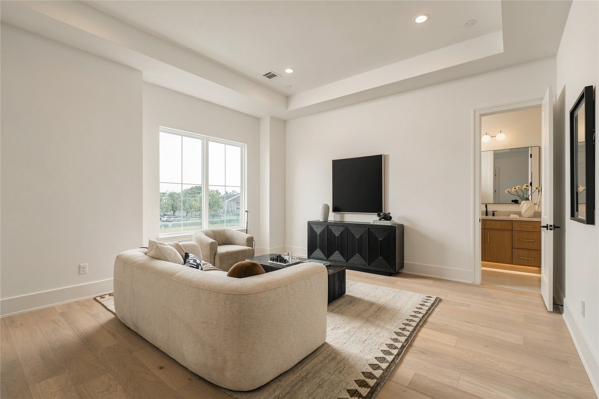 2109 McKean Drive, Houston, TX 77080 A second perspective highlights the game rooms generous scale and flexibility, offering ample space for movie nights, game days, or a relaxed secondary lounge.
