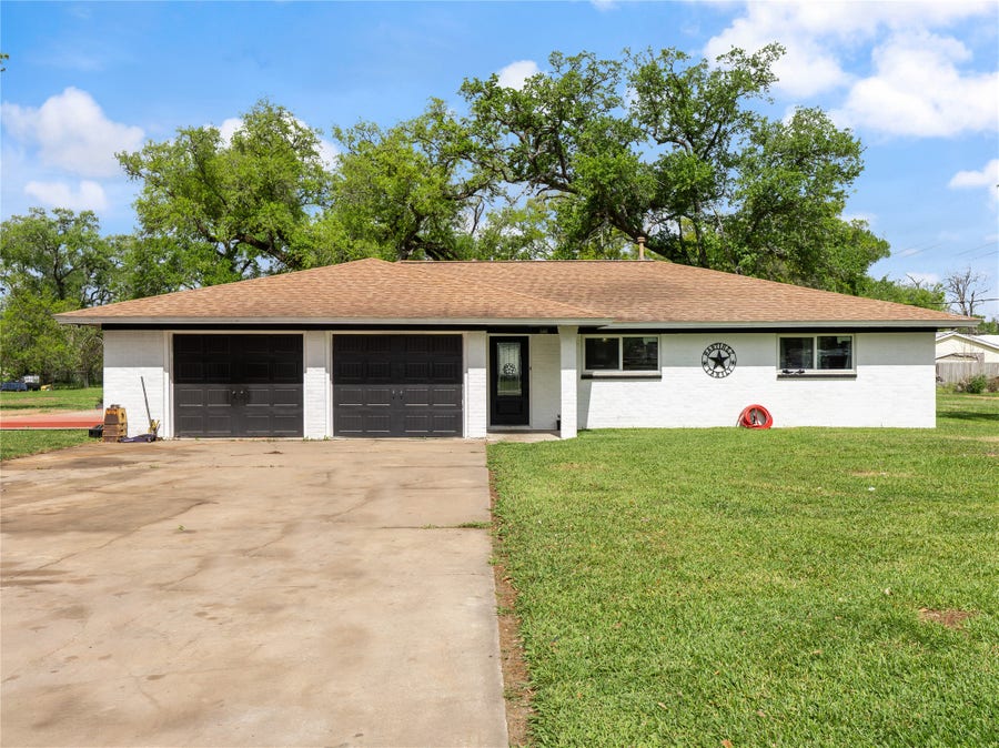 Property photo for 496 James Street, Clute, TX