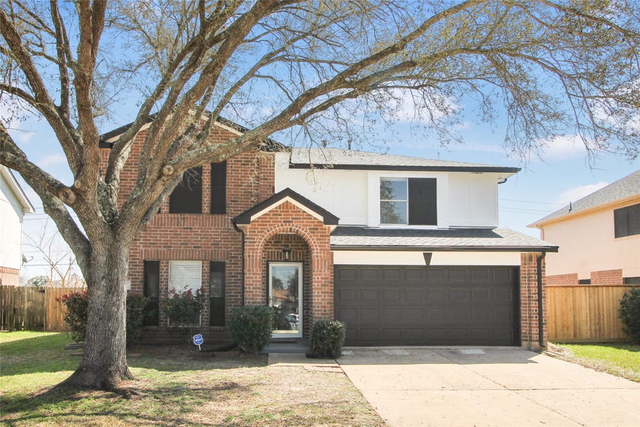 Property photo for 511 Chaseway Drive, Missouri City, TX