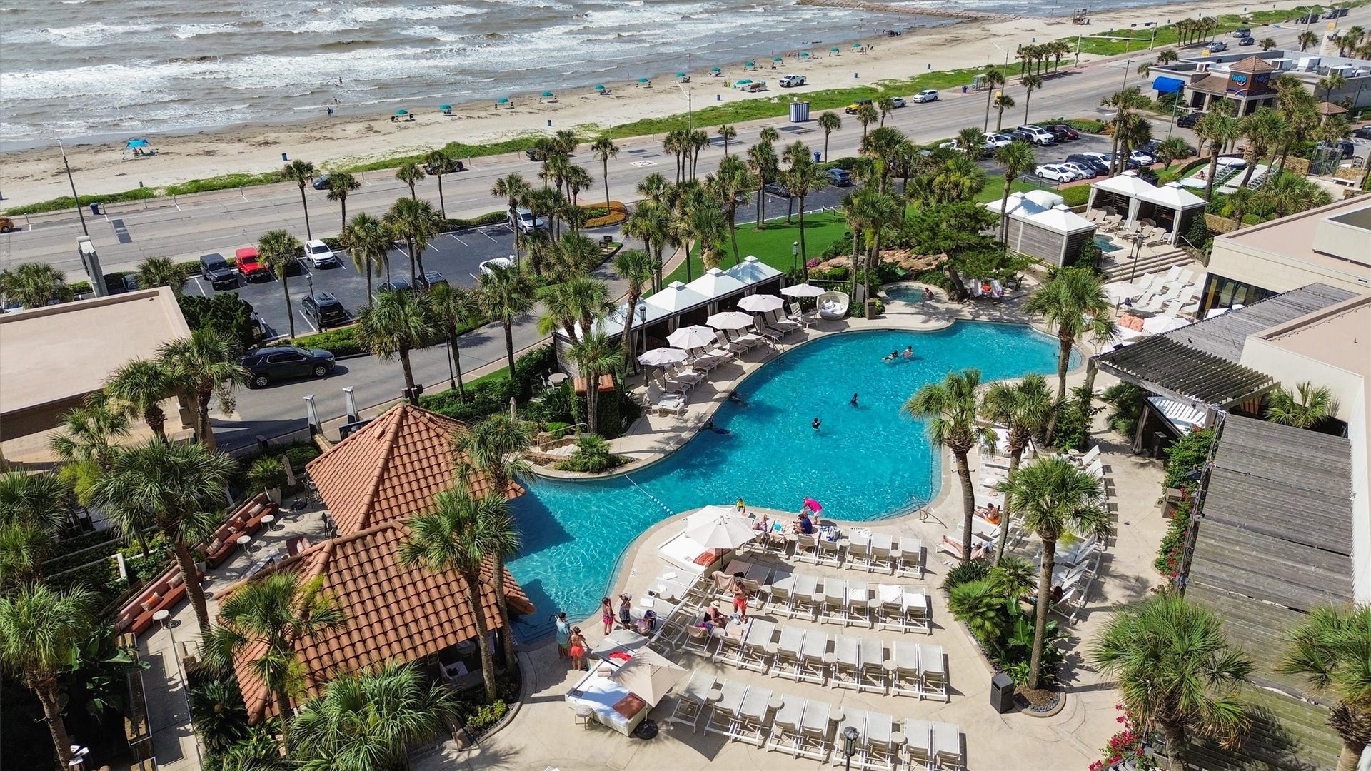 5220 Seawall Boulevard, #1038B, Galveston, TX 77551 Multiple resort-style pools create a true vacation
atmosphere, offering inviting spaces to cool off,
relax, and spend the day outdoors.