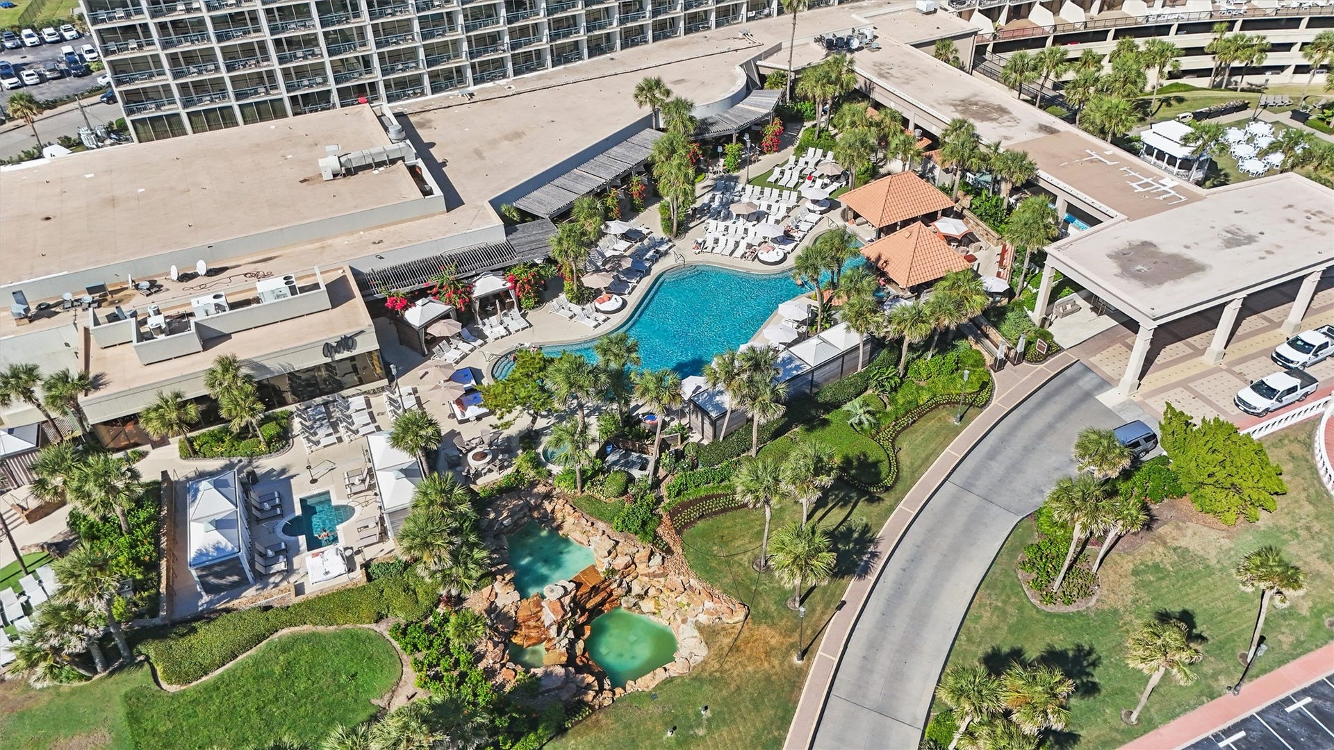 5220 Seawall Boulevard, #1038B, Galveston, TX 77551 The property layout seamlessly integrates pools,
dining, and outdoor spaces, creating a cohesive
resort experience throughout the grounds.