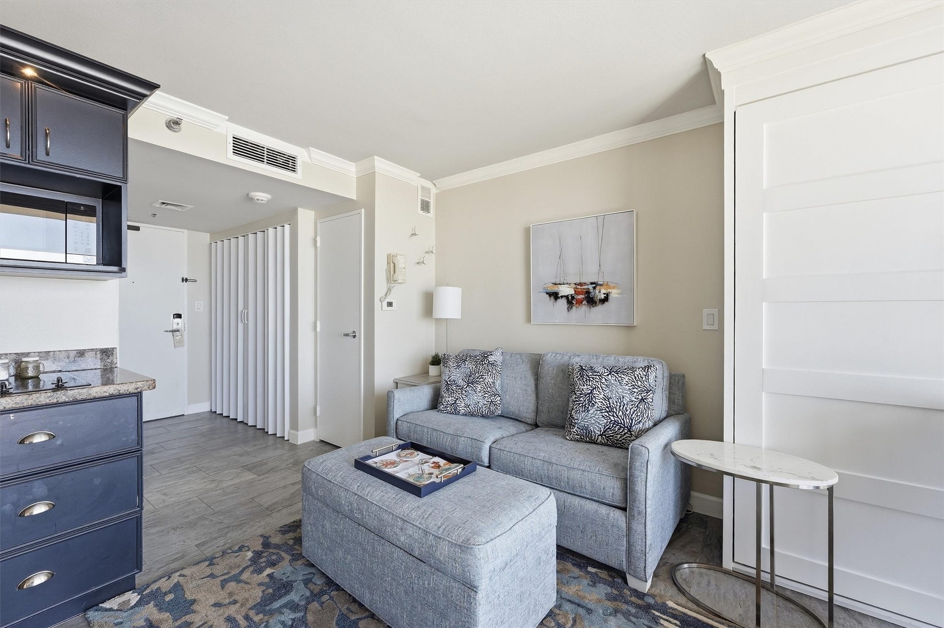 5220 Seawall Boulevard, #1038B, Galveston, TX 77551 The living area flows into the kitchenette for easy everyday living and entertaining.