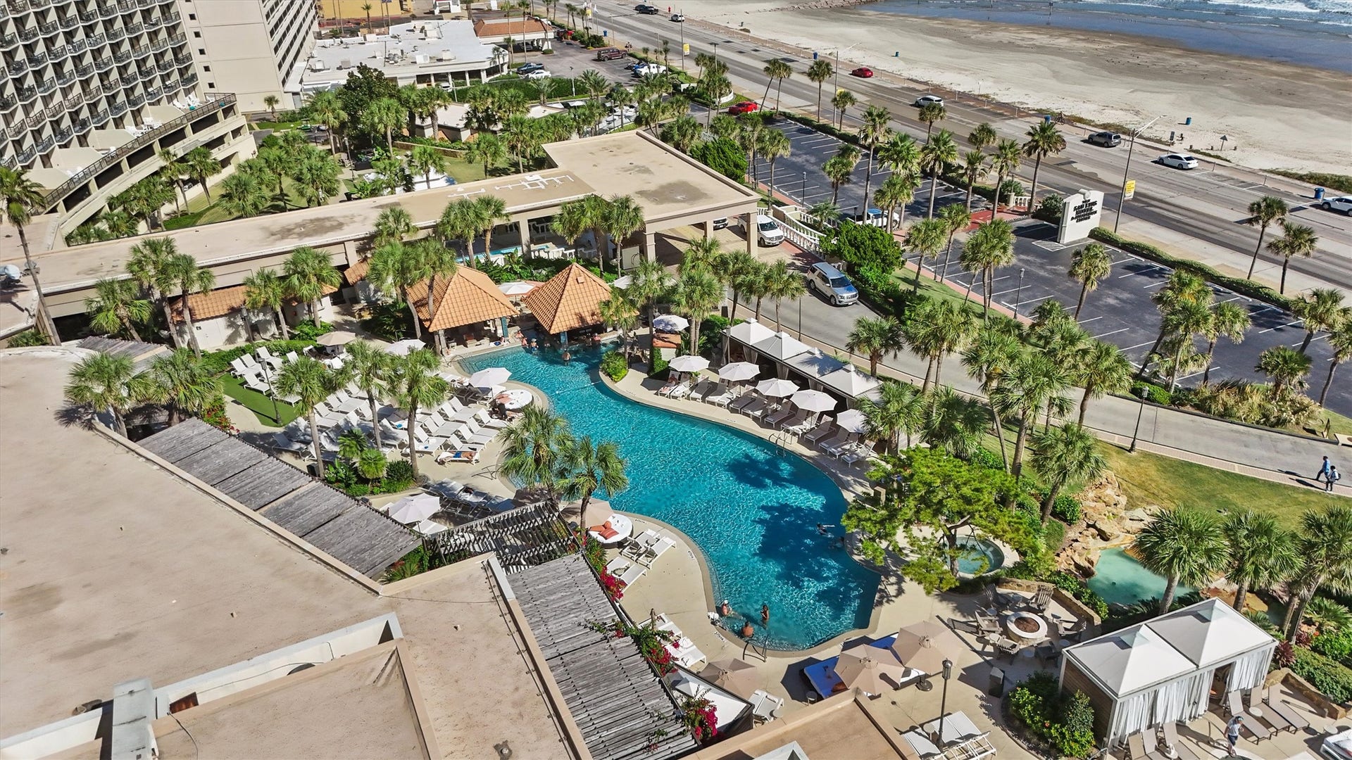 5220 Seawall Boulevard, #1038B, Galveston, TX 77551 Expansive resort grounds offer multiple gathering
areas, walking paths, and outdoor spaces designed
for relaxation and enjoyment.