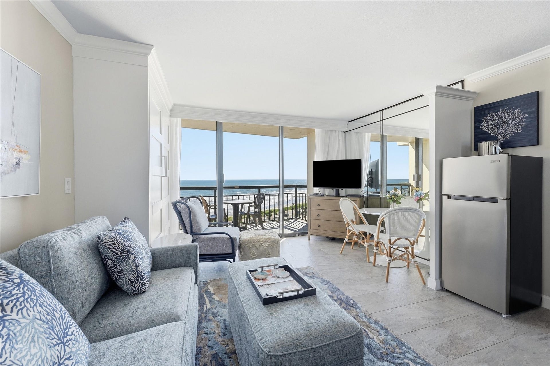 5220 Seawall Boulevard, #1038B, Galveston, TX 77551 Enjoy an open living and dining area filled with natural light and views of the water.