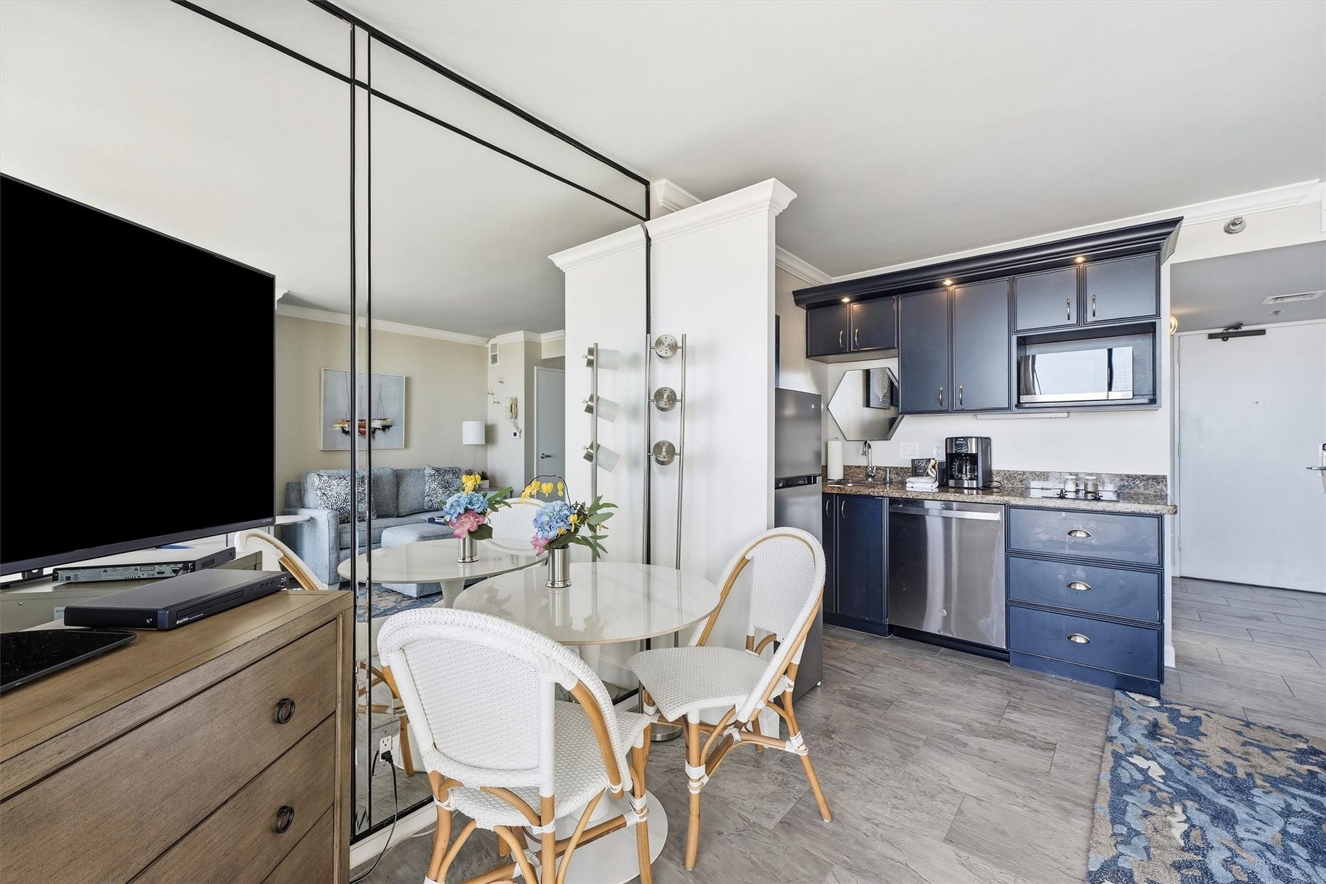 5220 Seawall Boulevard, #1038B, Galveston, TX 77551 A mirrored accent wall enhances the bright dining area, conveniently located beside the kitchenette.