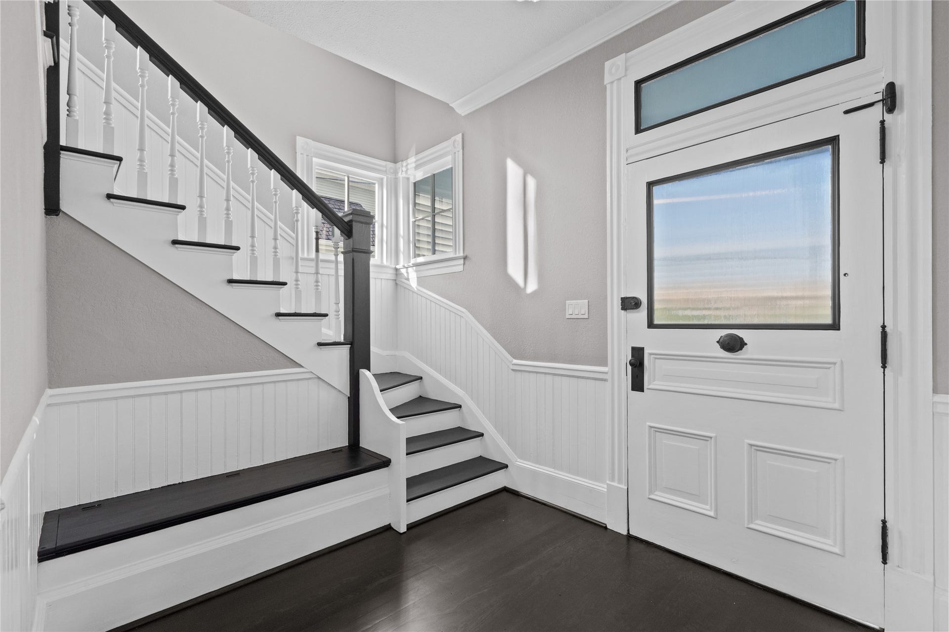 313 14th Street, Galveston, TX 77550 stairs