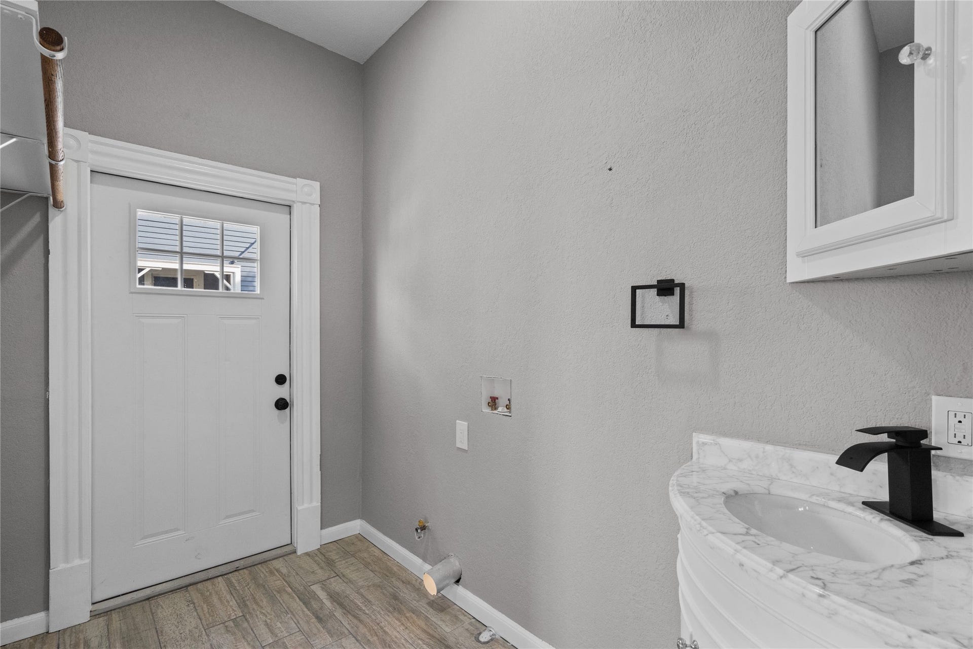 313 14th Street, Galveston, TX 77550 Laundry room