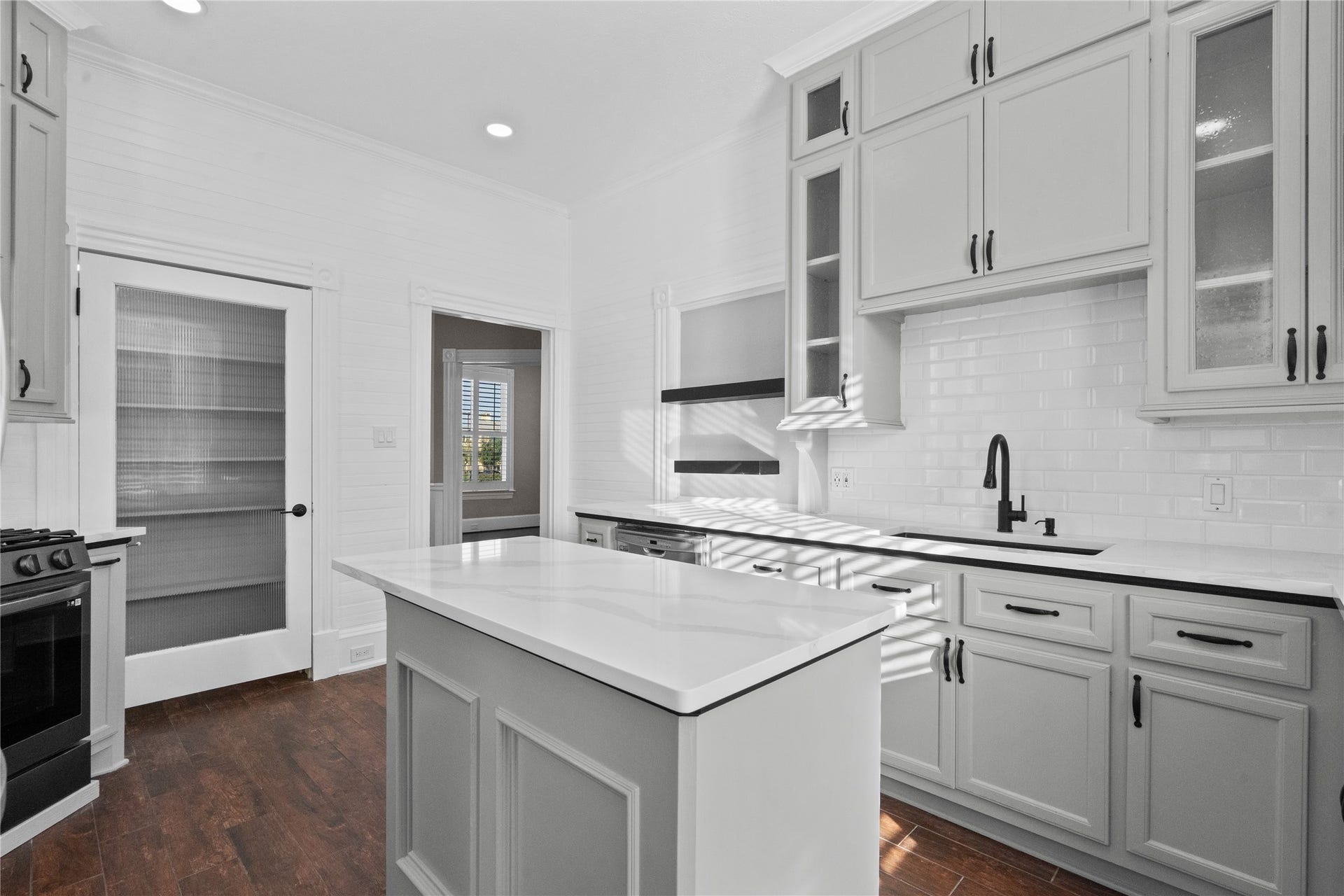 313 14th Street, Galveston, TX 77550 kitchen