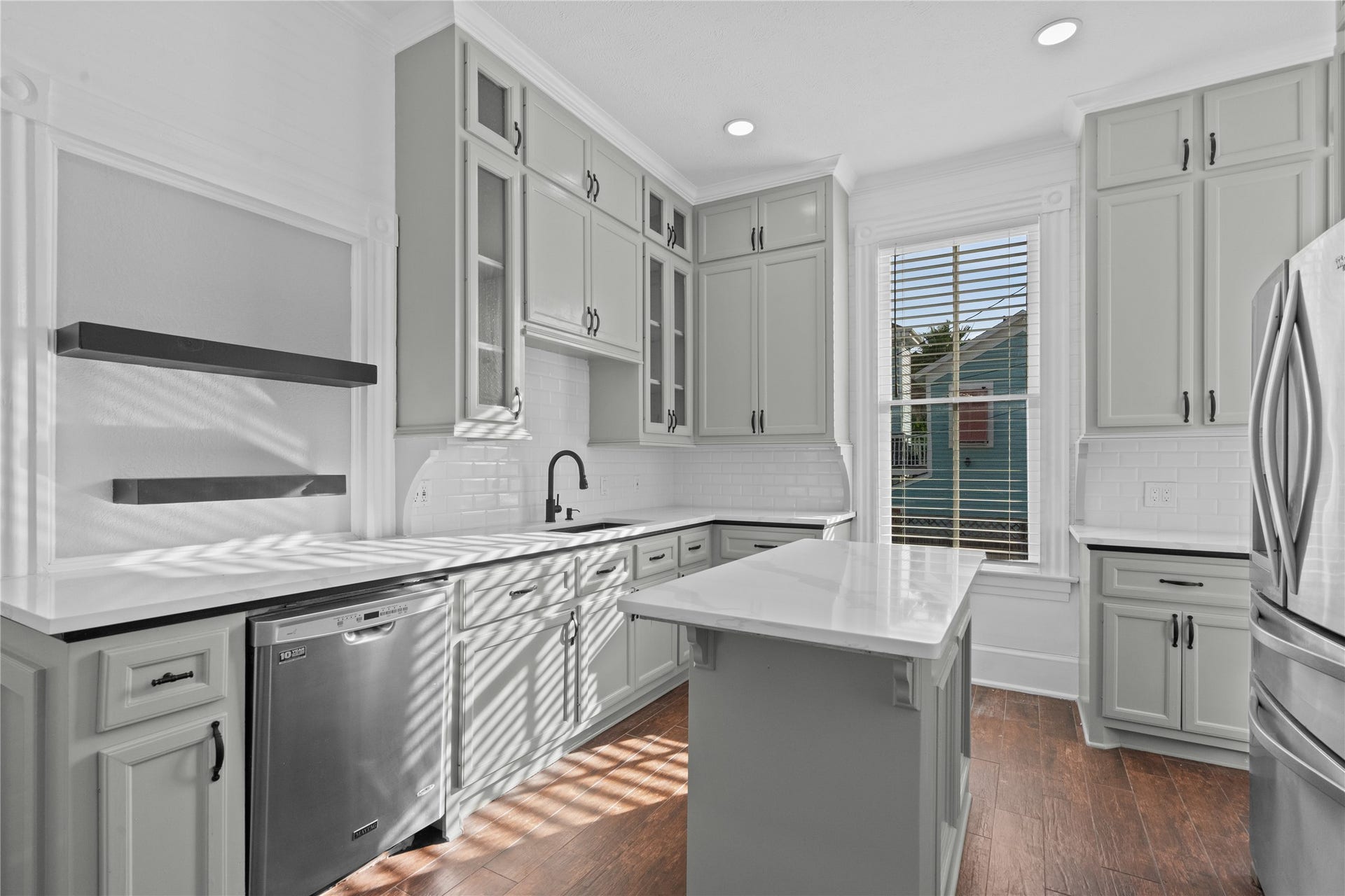 313 14th Street, Galveston, TX 77550 kitchen
