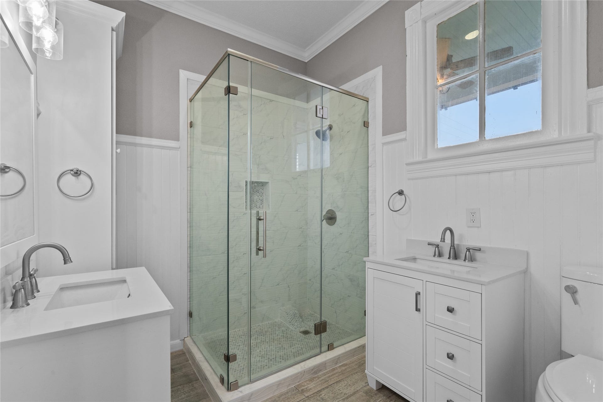 313 14th Street, Galveston, TX 77550 bathroom