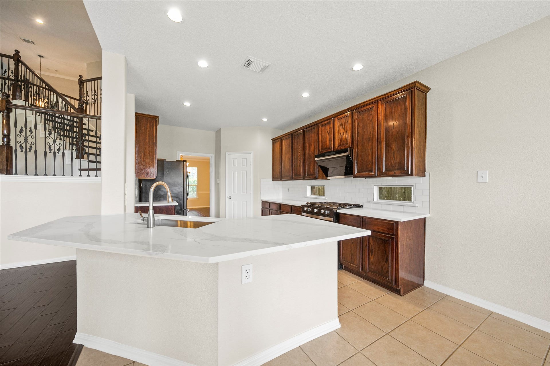 8306 Golden Harbour, Missouri City, TX 77459 8306 Golden Harbour, Missouri City, TX 77459