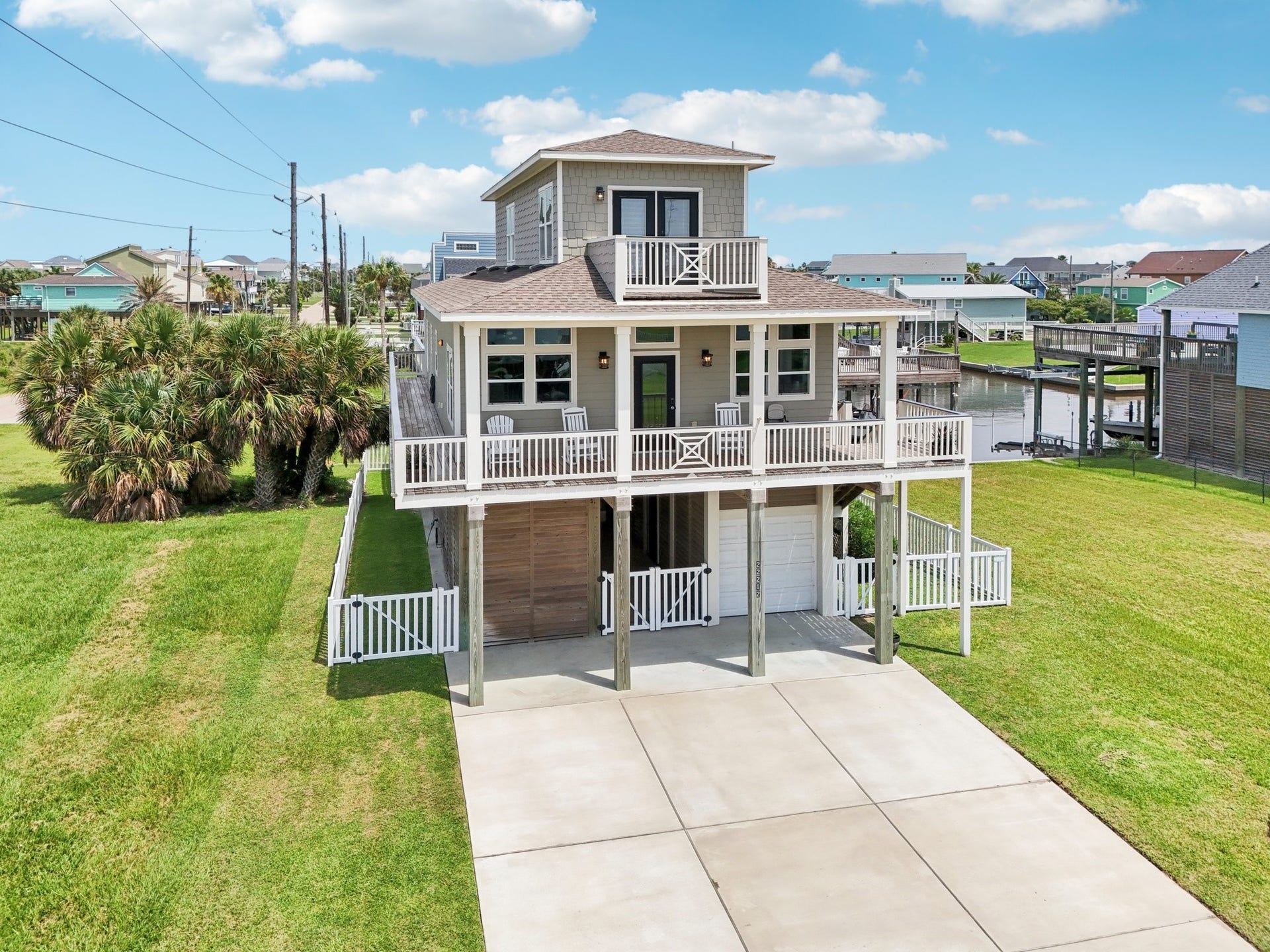 22212 Cantina Drive, Galveston, TX 77554 Plenty of parking & low maintenace