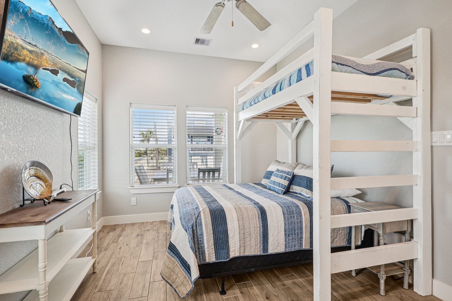 22212 Cantina Drive, Galveston, TX 77554 Bedroom #2 with Queen bed and
twin bunk
