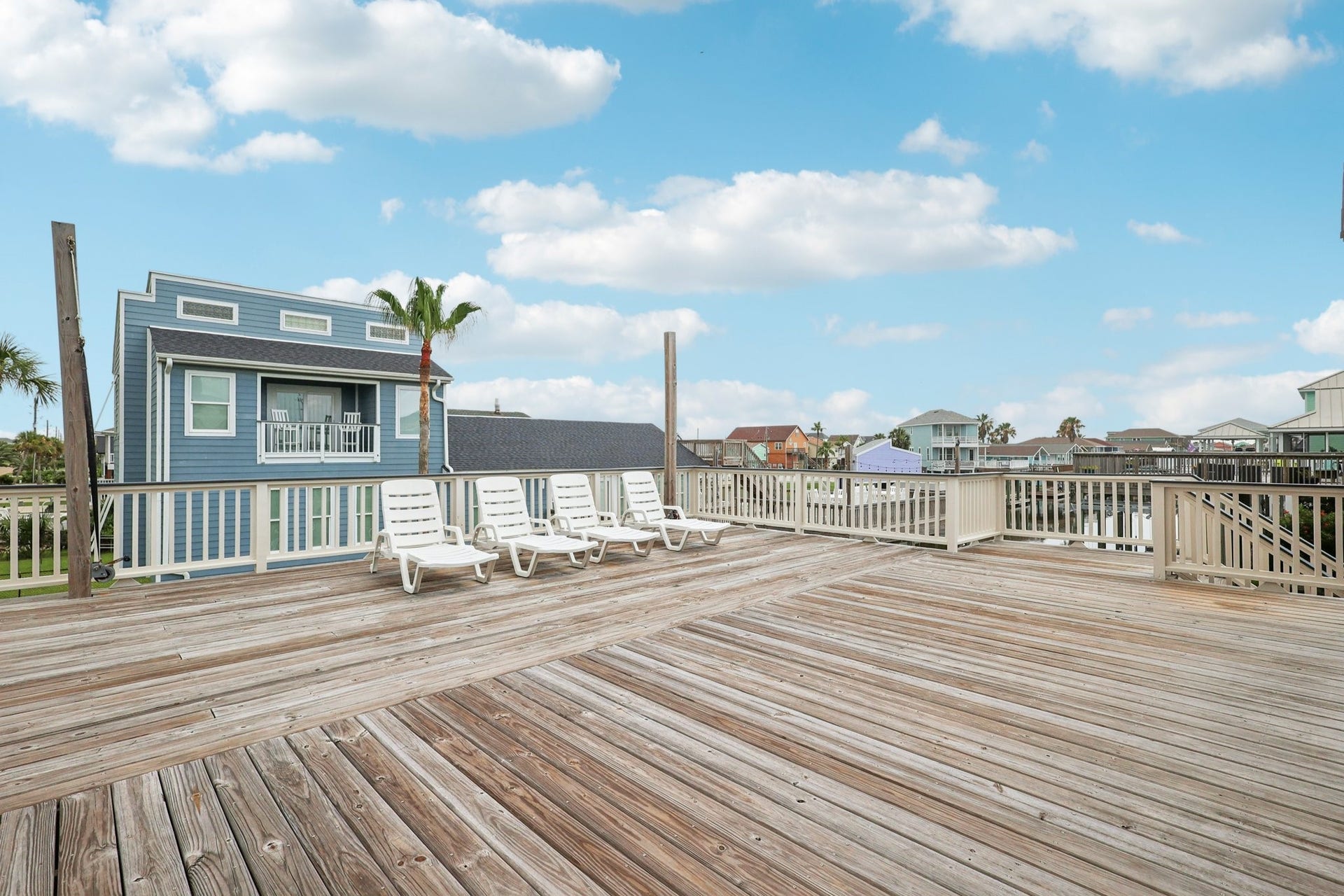 22212 Cantina Drive, Galveston, TX 77554 Plenty of deck space & outdoor funishings