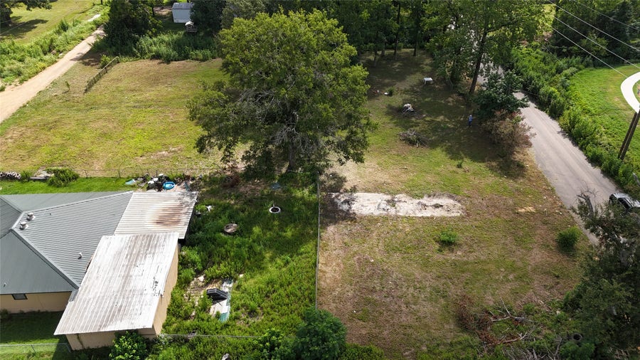 Property photo for 606 W Powell Street, Willis, TX