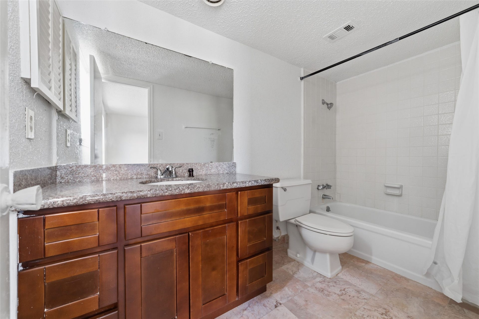 7700 Creekbend Drive, #70, Houston, TX 77071 7700 Creekbend Drive, #70, Houston, TX 77071