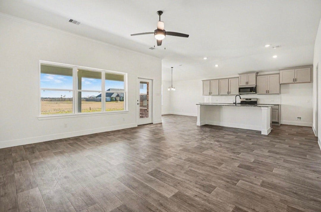 4206 Leslies Way, Dickinson, TX 77539 4206 Leslies Way, Dickinson, TX 77539