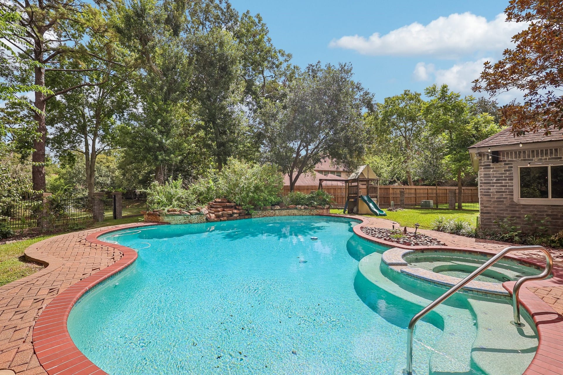 907 Remington Court, Friendswood, TX 77546 907 Remington Court, Friendswood, TX 77546