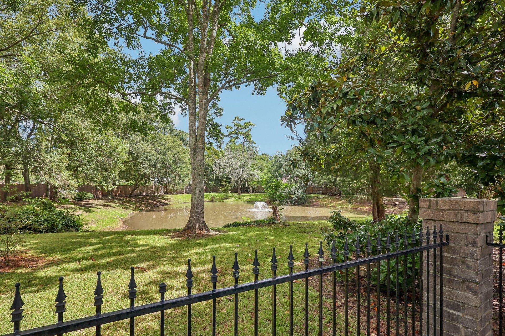 907 Remington Court, Friendswood, TX 77546 907 Remington Court, Friendswood, TX 77546