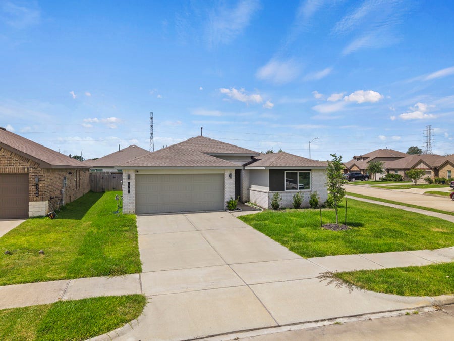 Property photo for 1702 Plantation Place, Baytown, TX