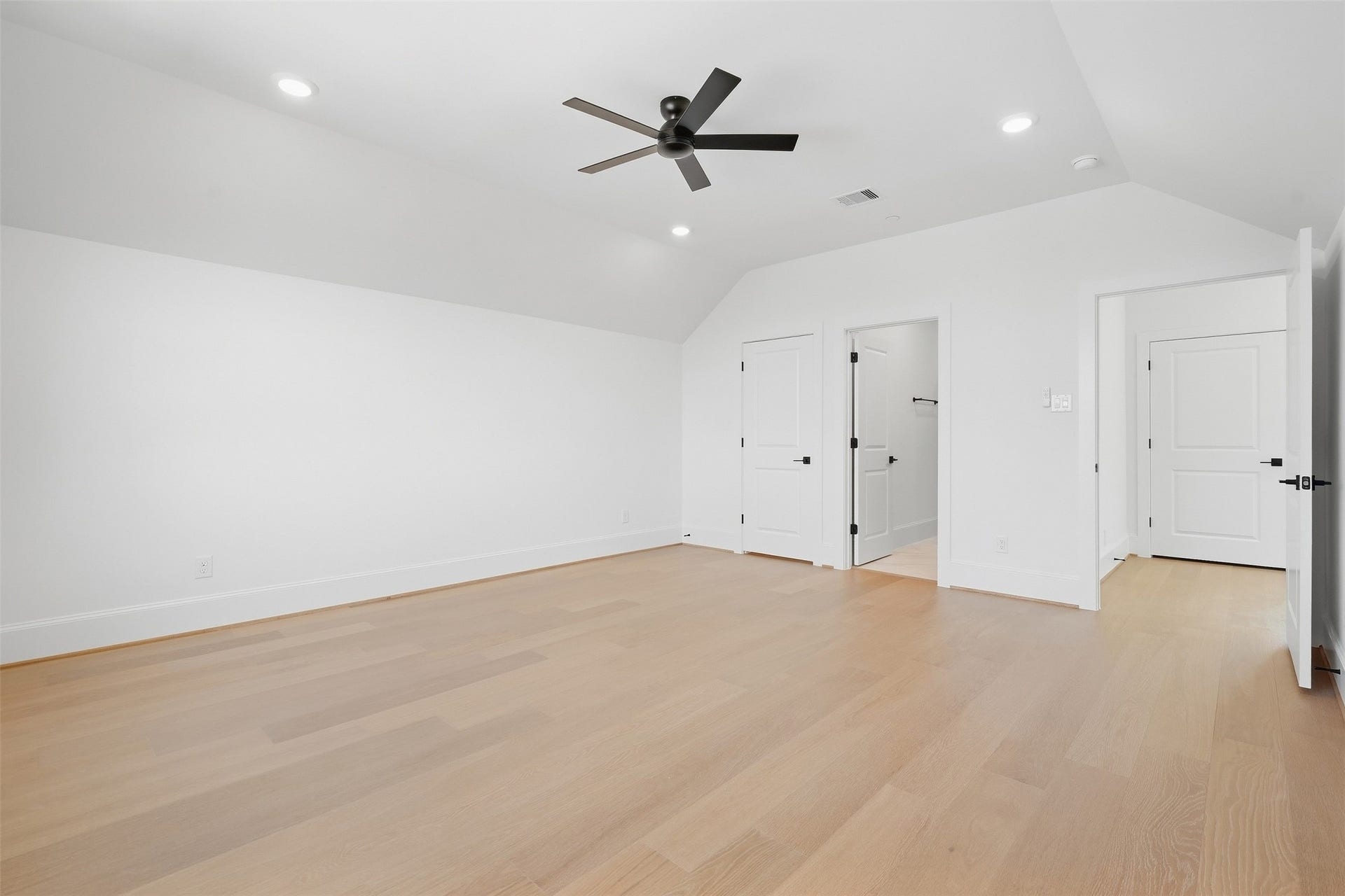 2111 Nantucket Drive, #D, Houston, TX 77057 The expansive fourth-floor retreat provides plenty of room to create a space tailored to your lifestyle, complete with an adjoining full bath.