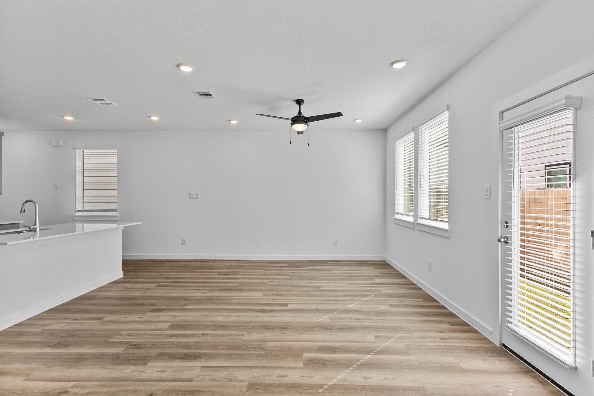 5813 Burt Street, Houston, TX 77091 5813 Burt Street, Houston, TX 77091
