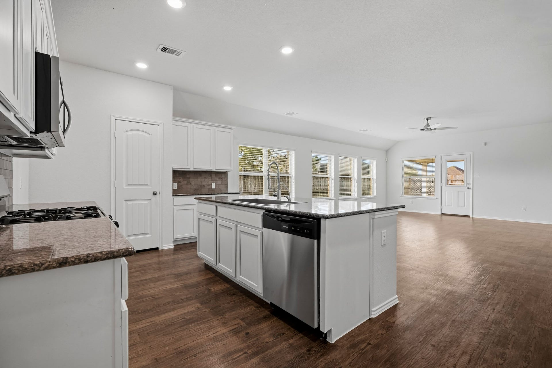 516 Fieldhaven Court, La Marque, TX 77568 516 Fieldhaven Court, La Marque, TX 77568