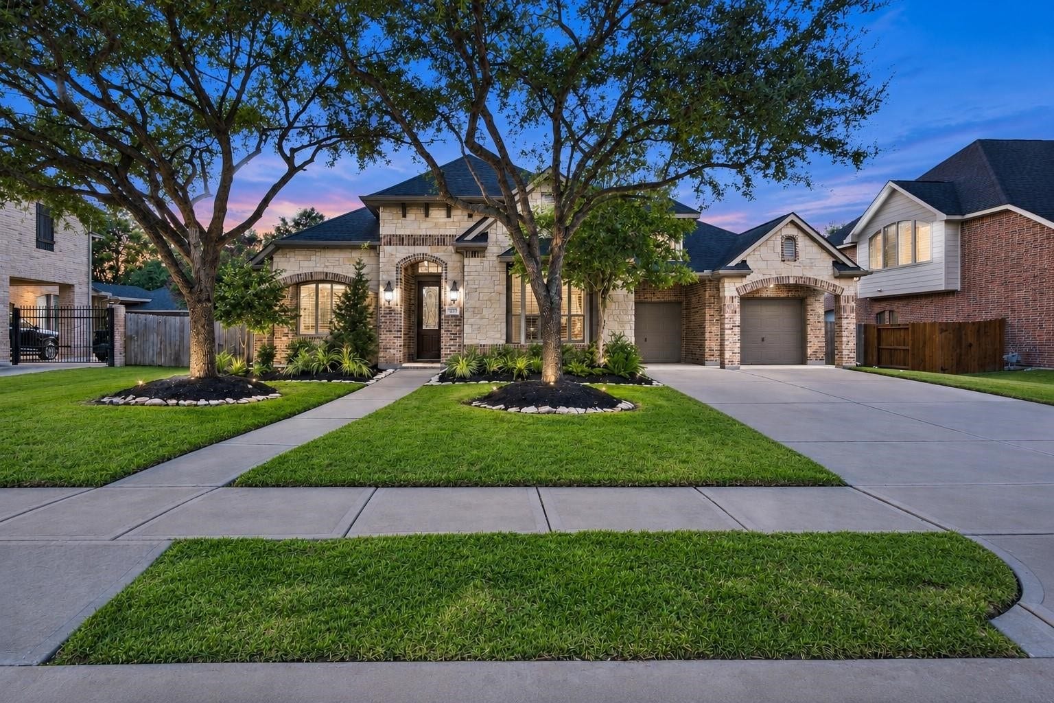 No back neighbors and a massive lot! 1.5 Story Trendmaker home with 3 car tandem, a very rare floorplan in Katy's top neighborhood.