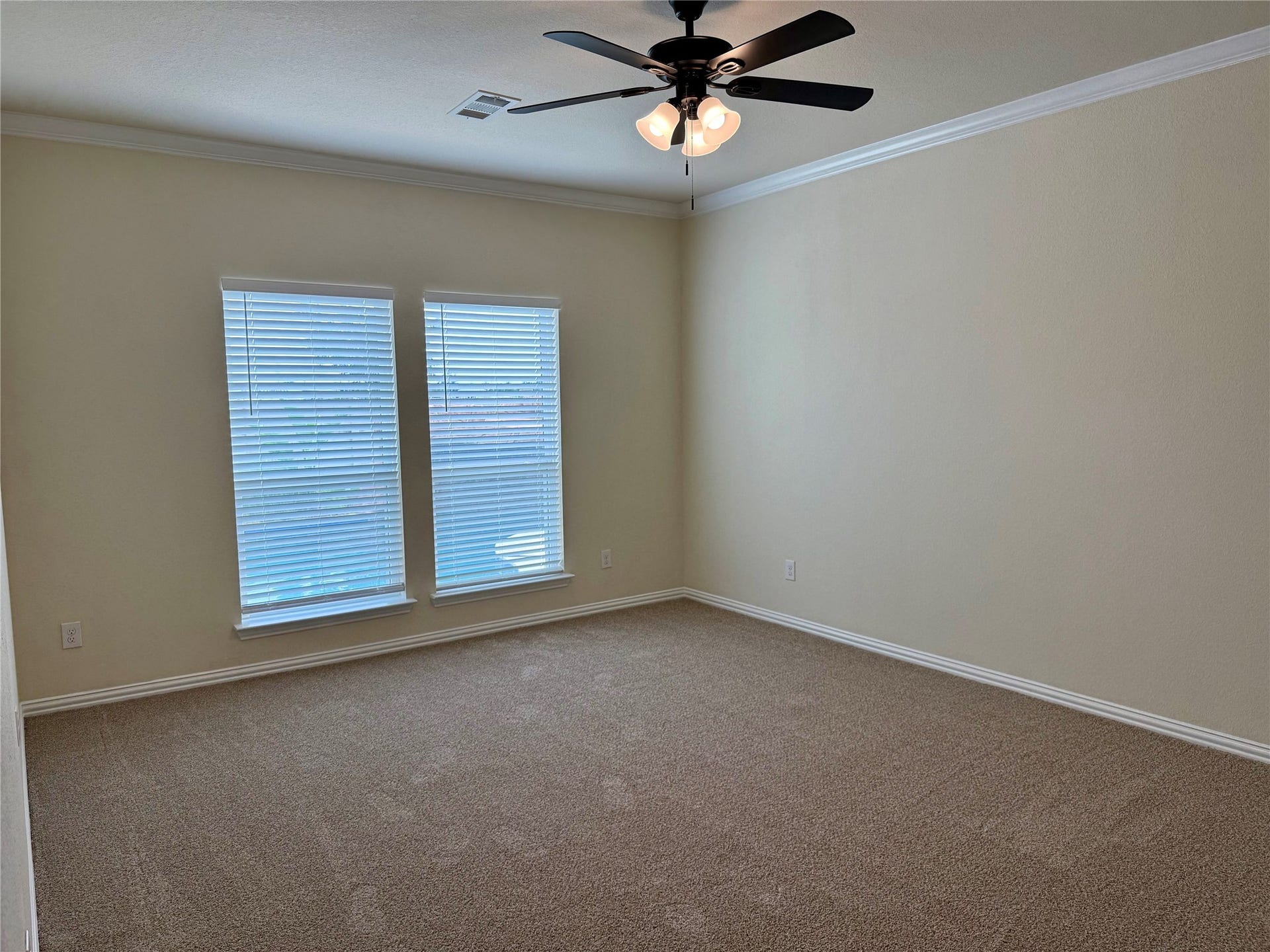 23422 Bordeaux Drive, Alvin, TX 77511 Primary bedroom downstairs